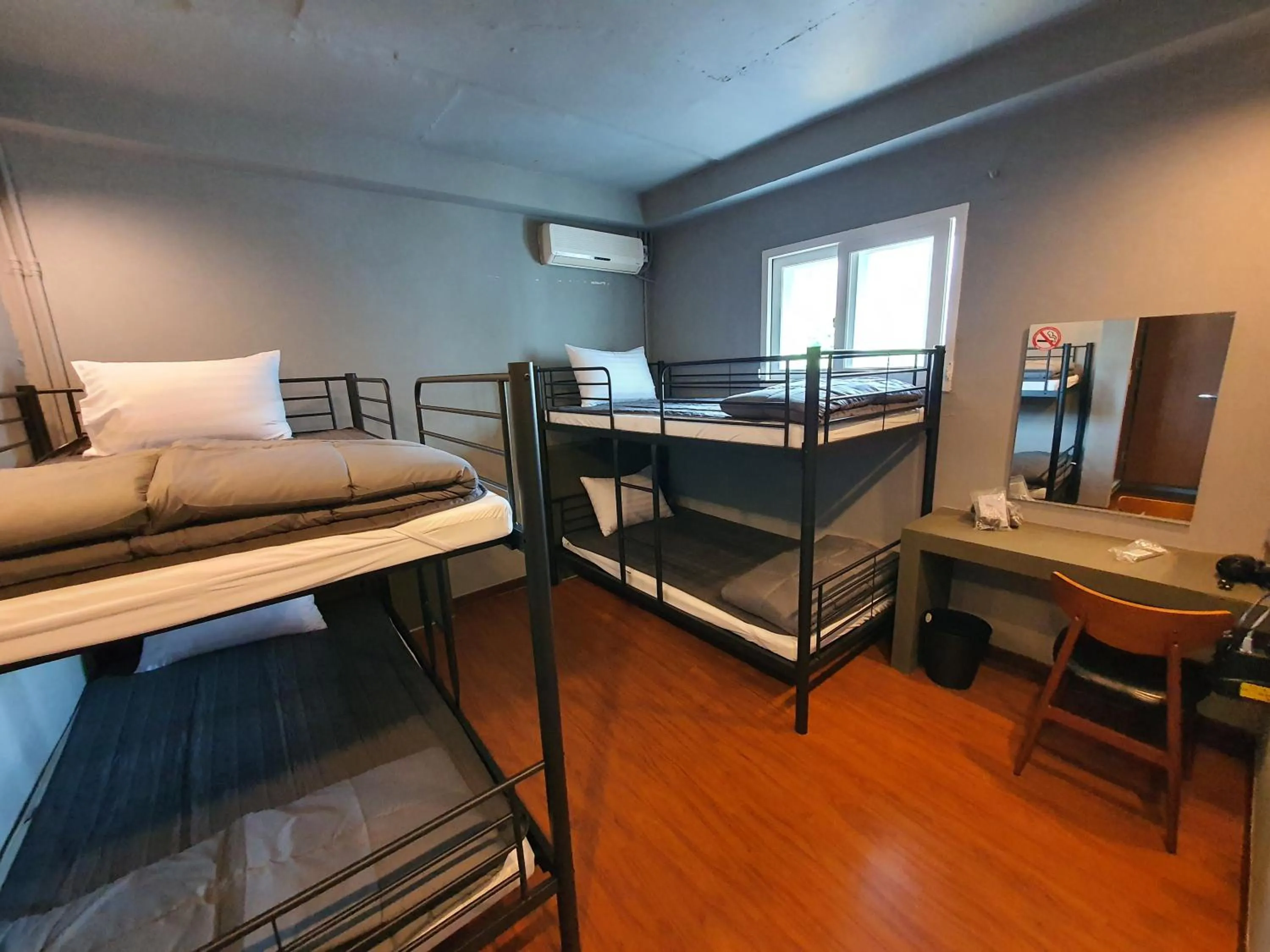 bunk bed, Bed in Daljee Guesthouse