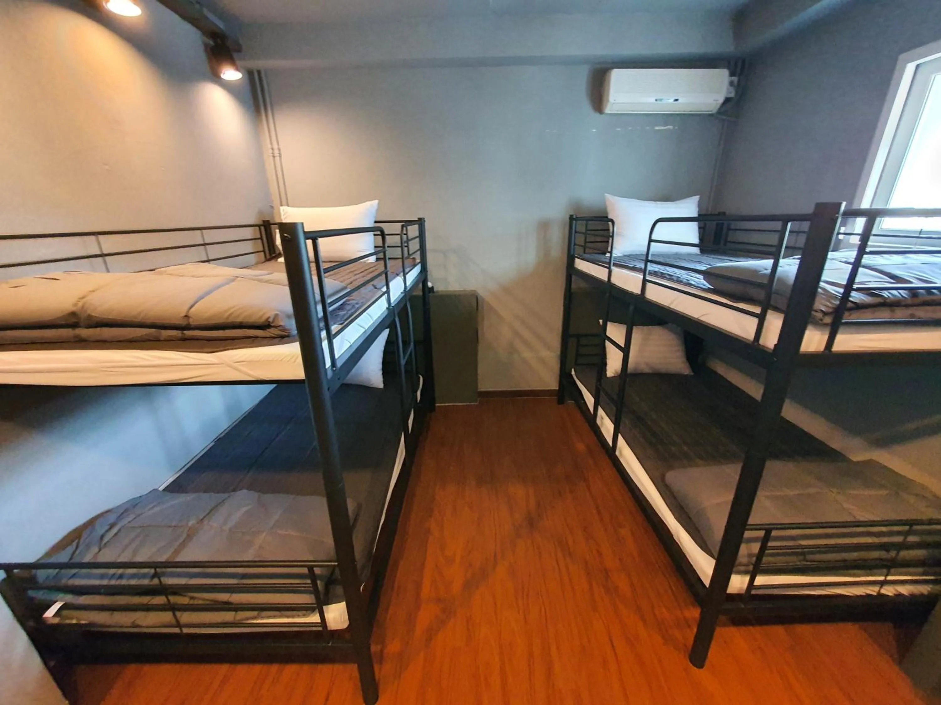 bunk bed, Bed in Daljee Guesthouse
