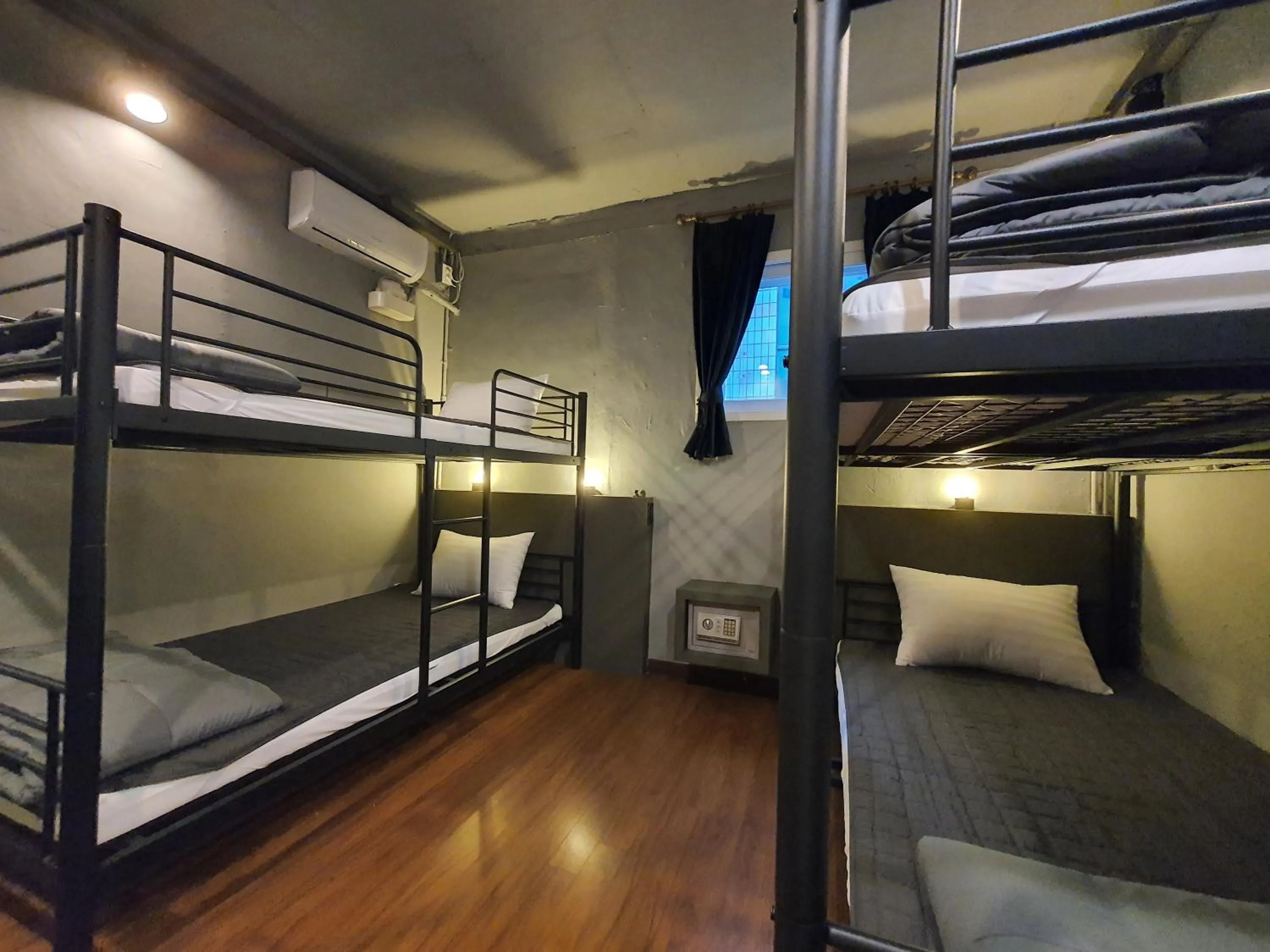 bunk bed, Bed in Daljee Guesthouse