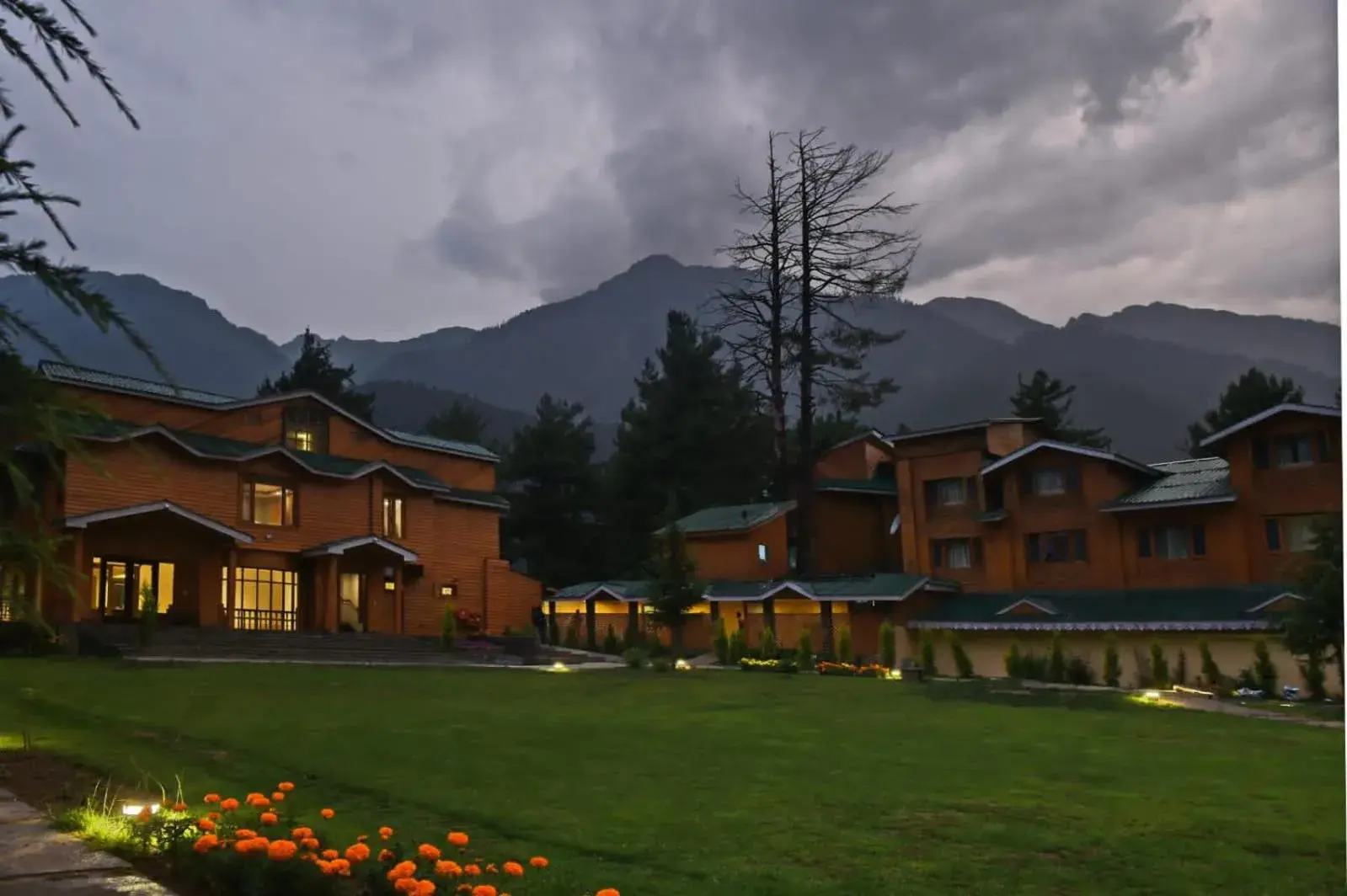 Property building in Radisson Golf Resort Pahalgam Property building in Radisson Golf Resort Pahalgam