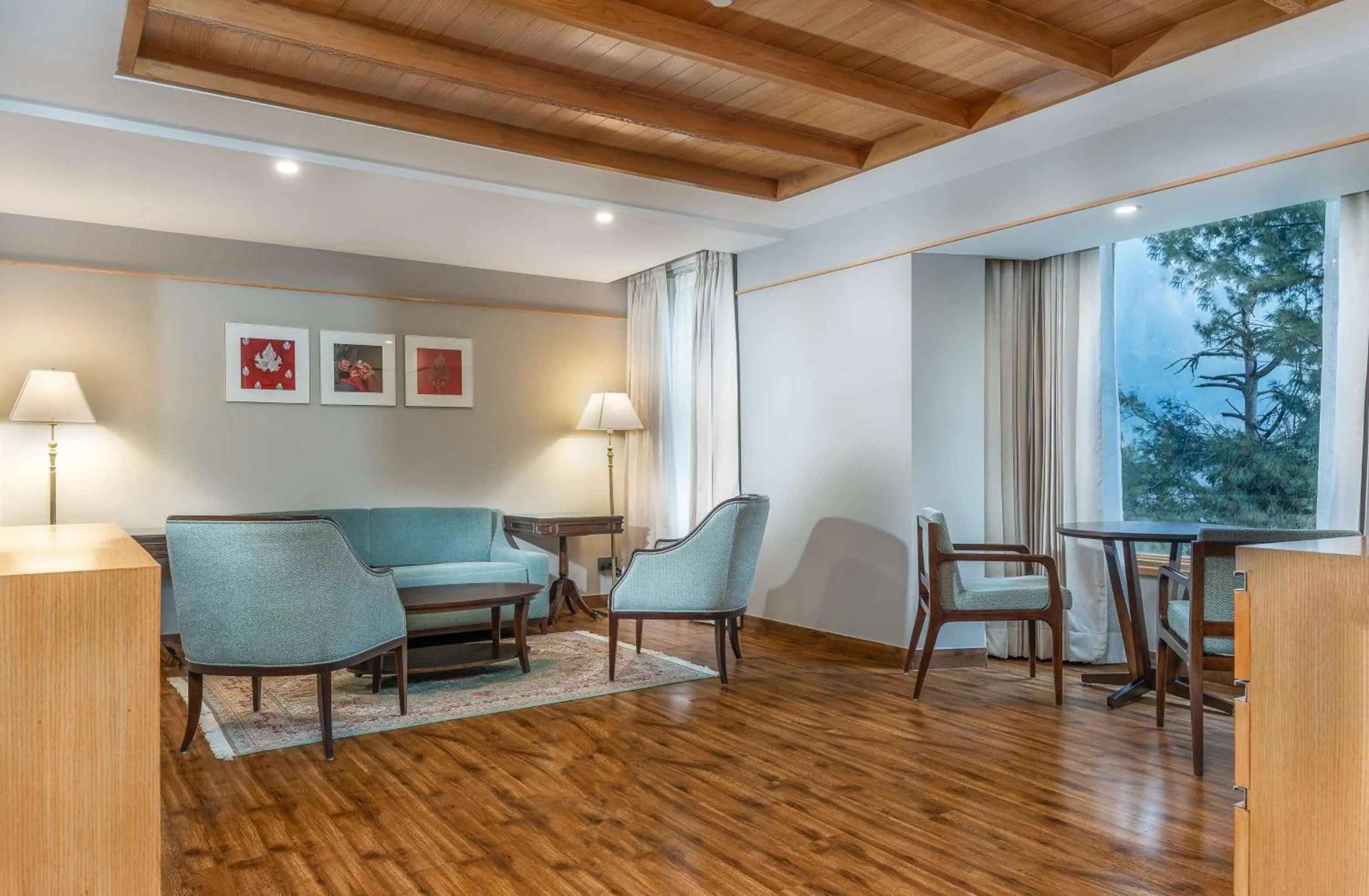 Photo of the whole room in Radisson Golf Resort Pahalgam