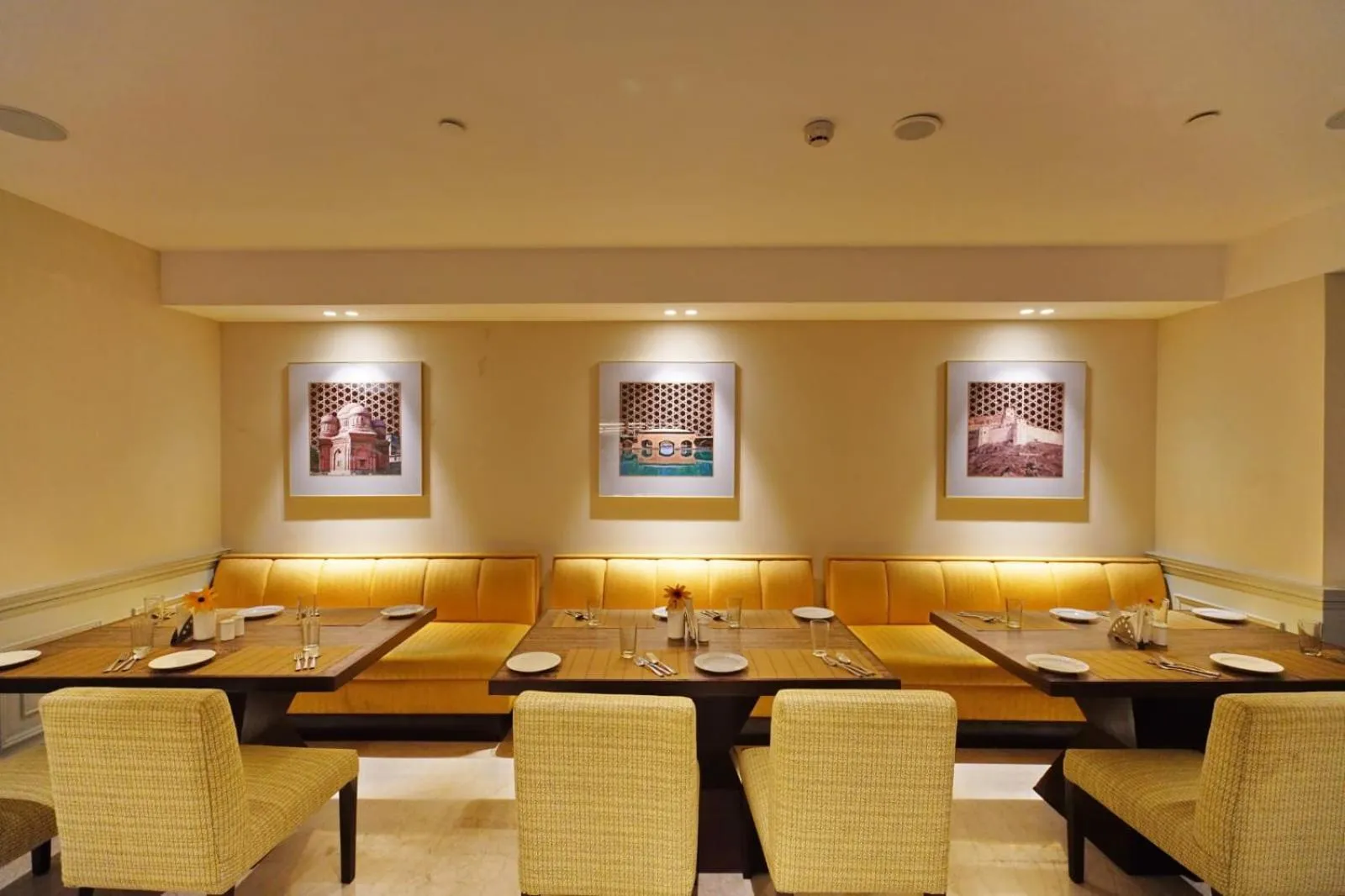 Restaurant/places to eat in Radisson Golf Resort Pahalgam