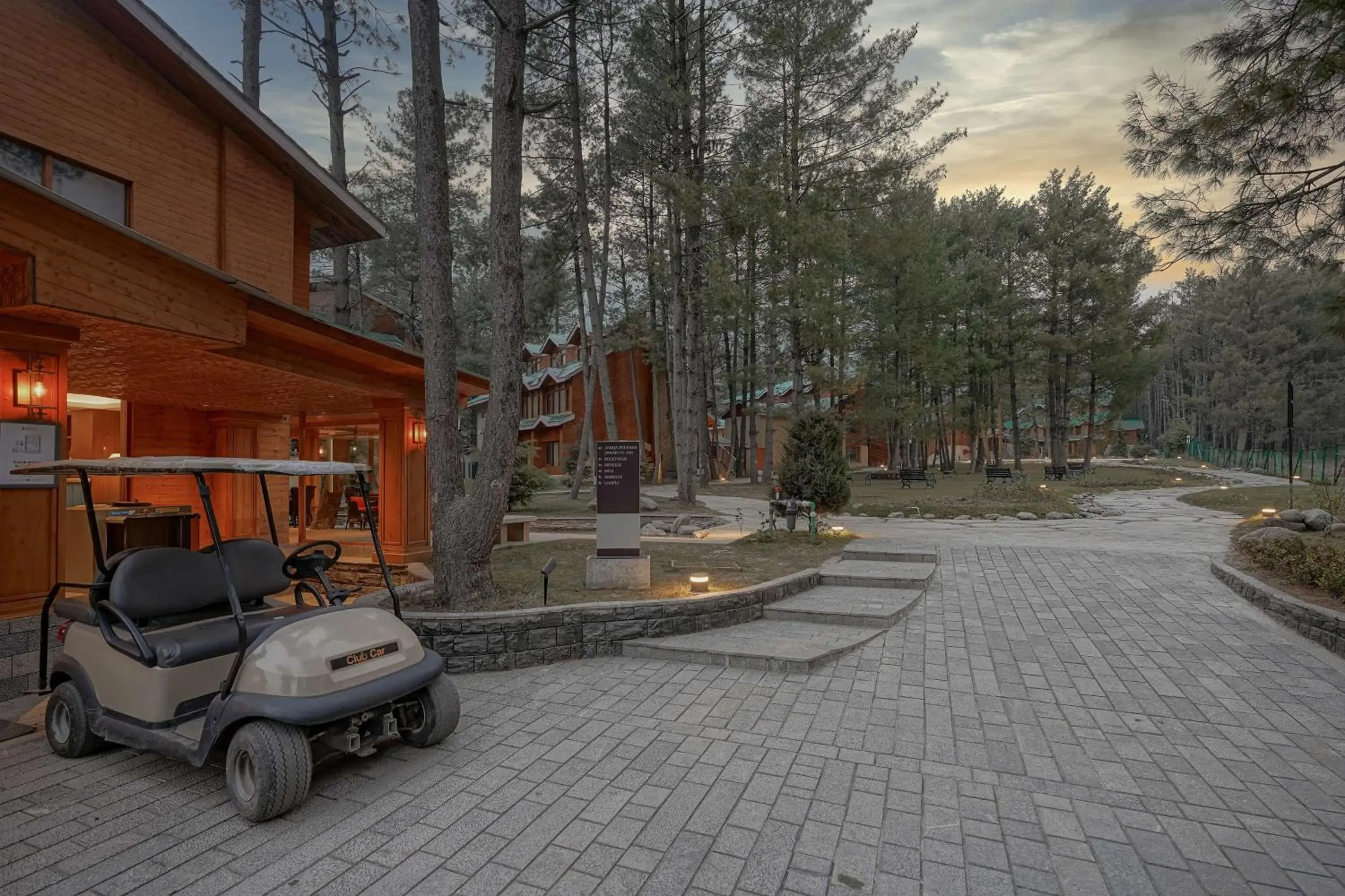 Property building in Radisson Golf Resort Pahalgam Property building in Radisson Golf Resort Pahalgam