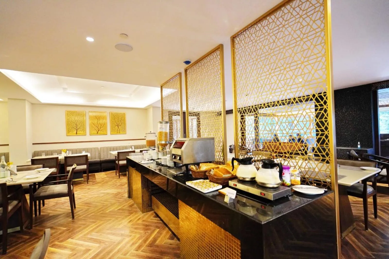 Restaurant/places to eat in Radisson Golf Resort Pahalgam