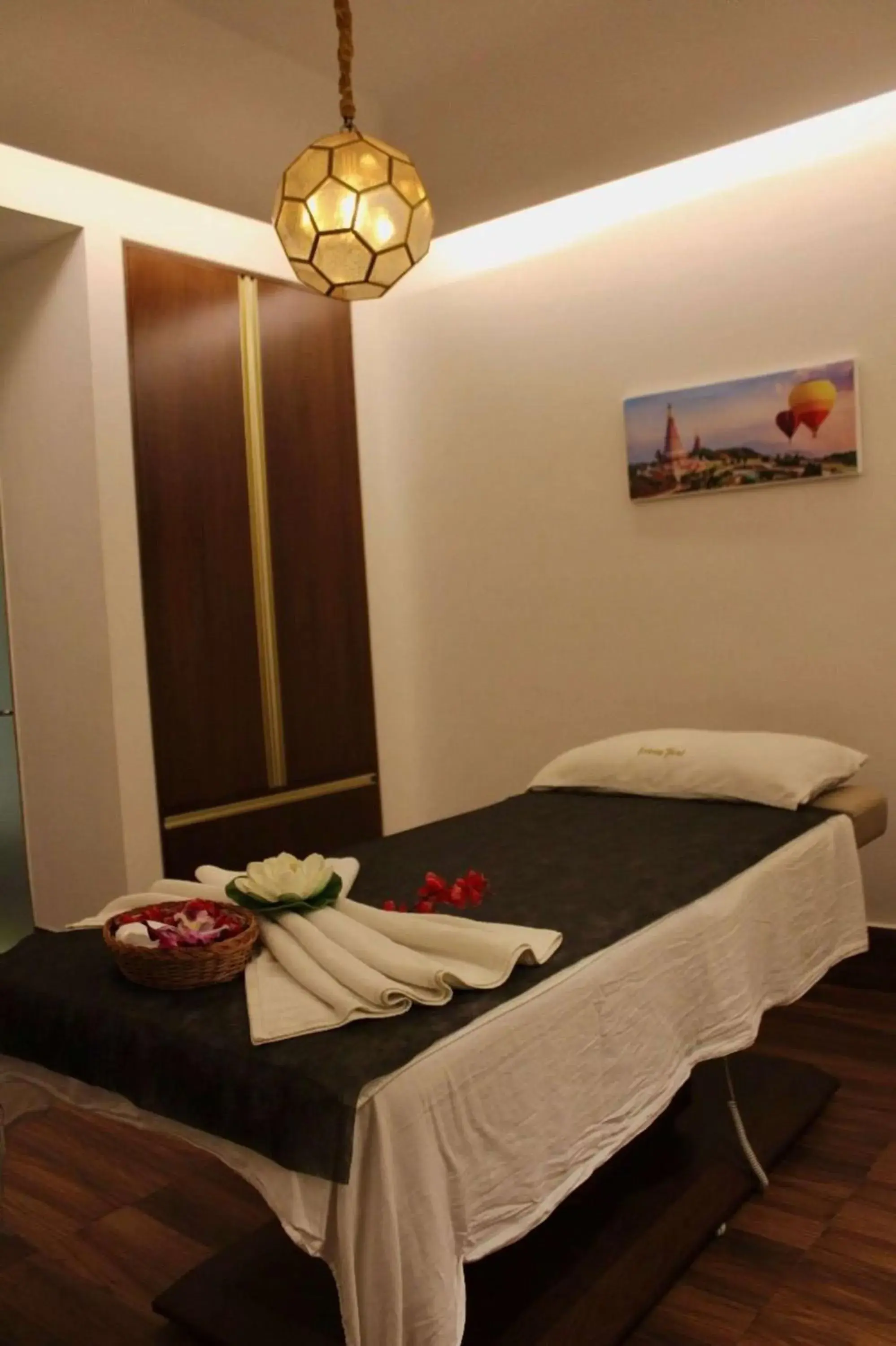 Spa and wellness centre/facilities, Bed in Radisson Golf Resort Pahalgam Spa and wellness centre/facilities, Bed in Radisson Golf Resort Pahalgam