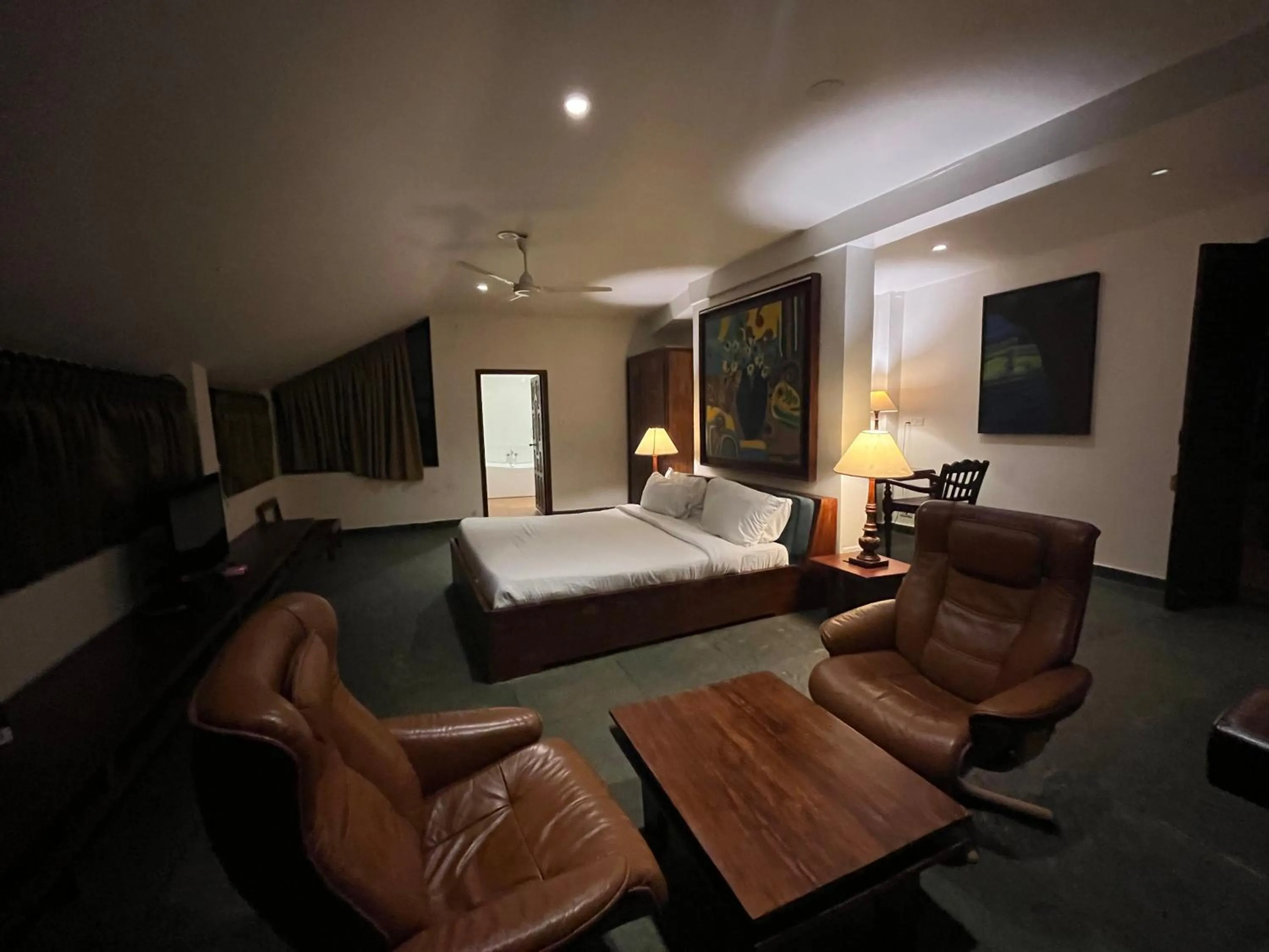 Photo of the whole room, Bed in Mango Hill Yercaud