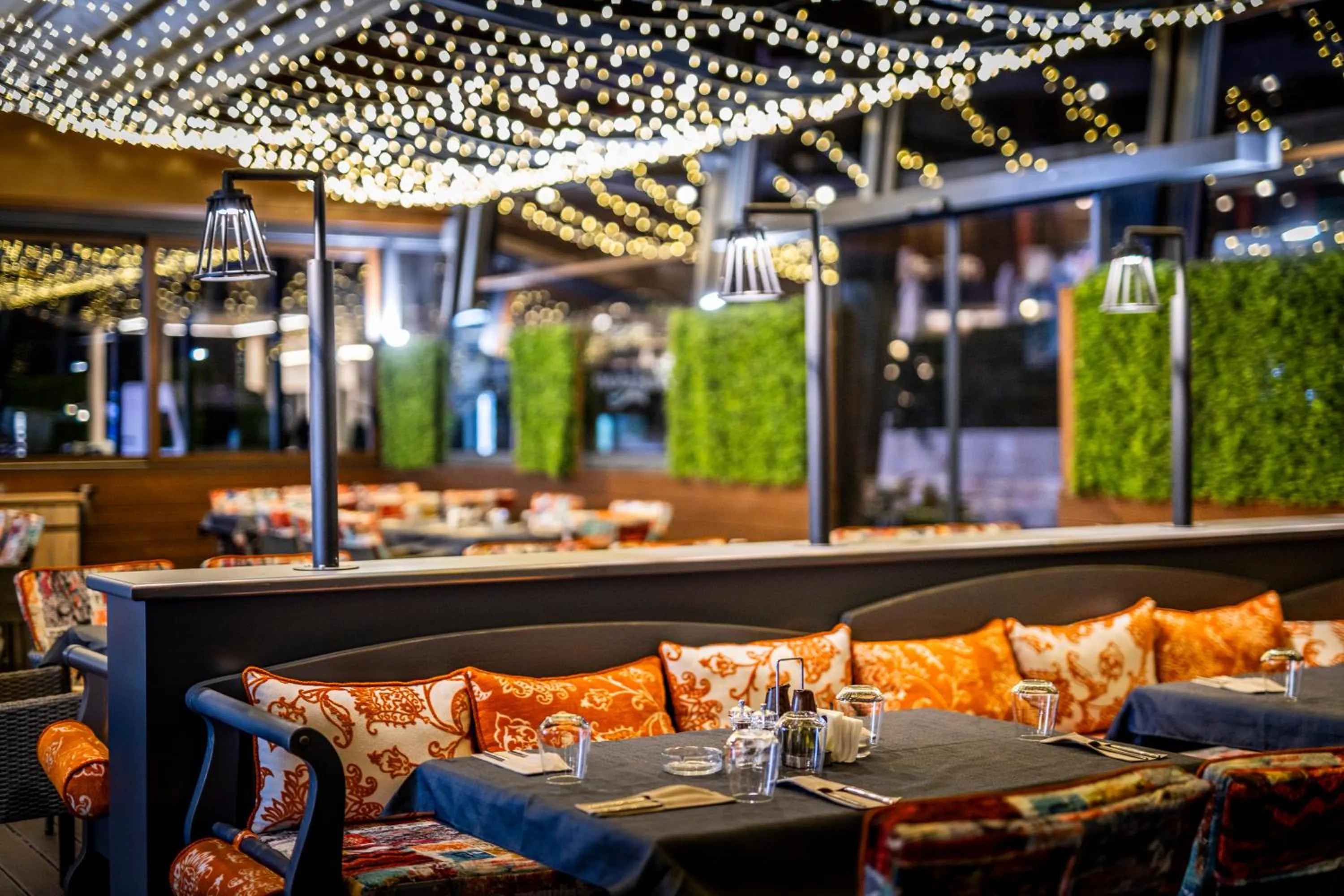 Restaurant/places to eat in Galeon Residence & SPA