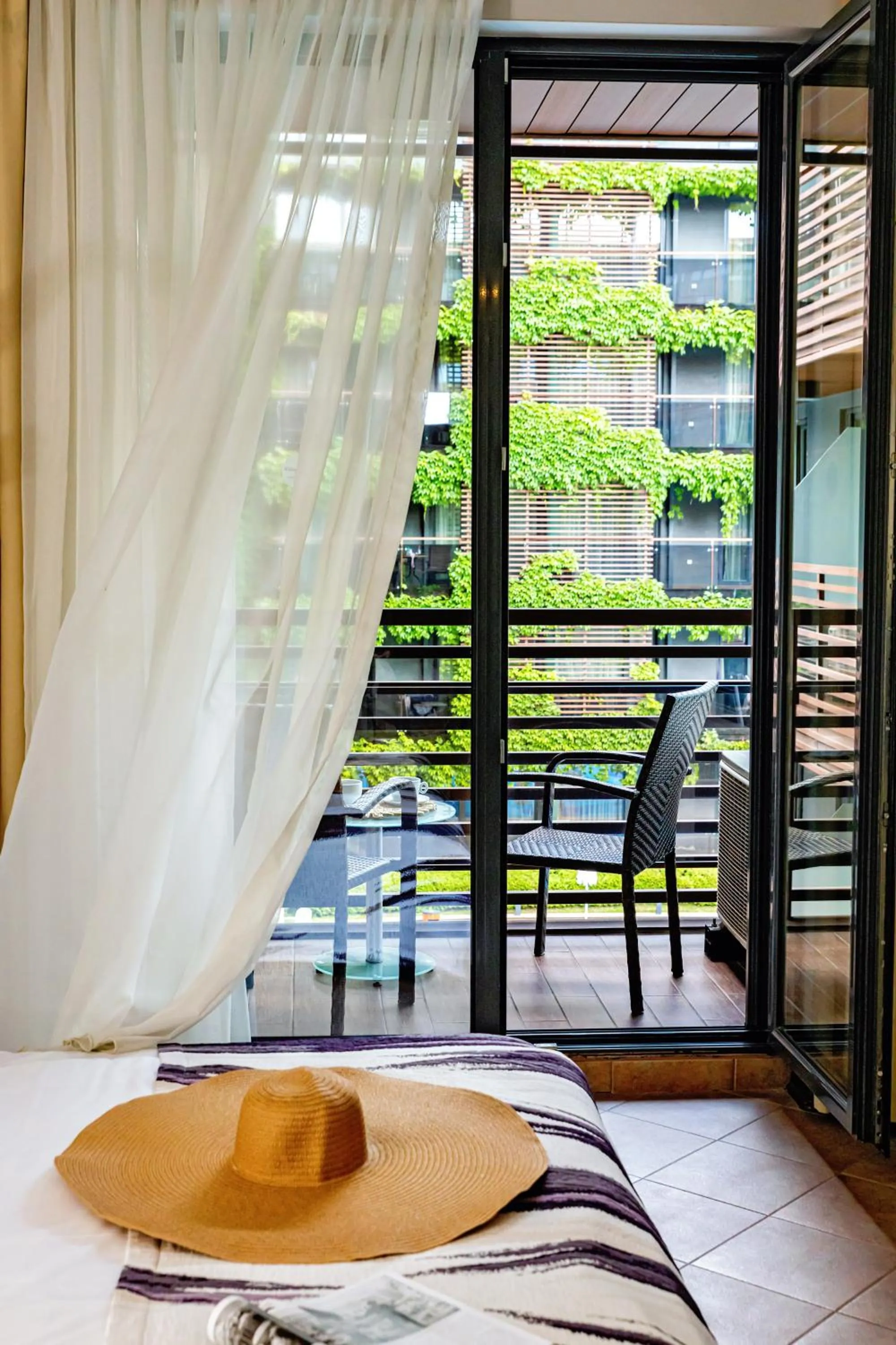 Balcony/Terrace, Bed in Galeon Residence & SPA