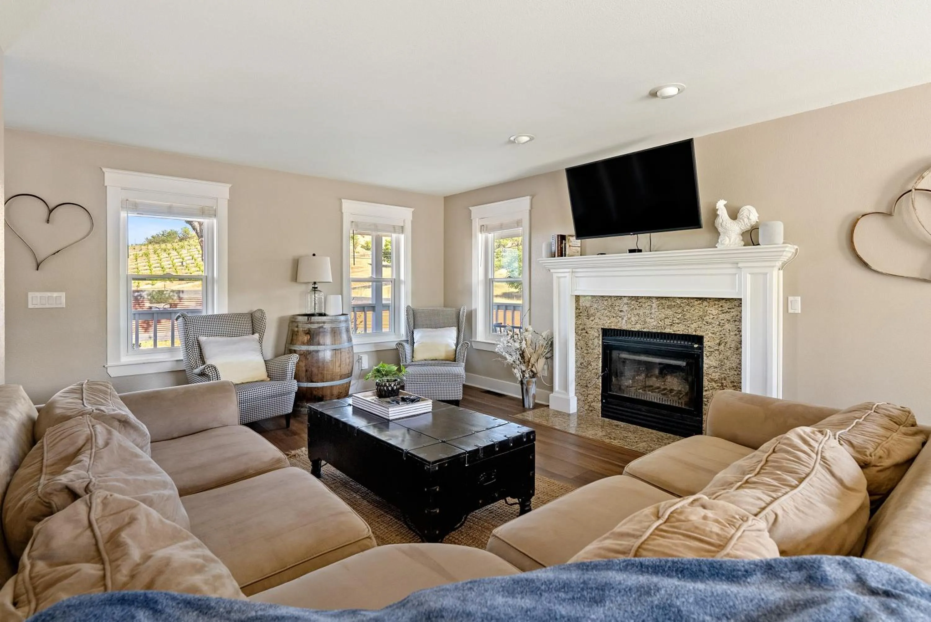 TV and multimedia in Paso Wine Country Farmhouse with Pool, Spa, Game Room