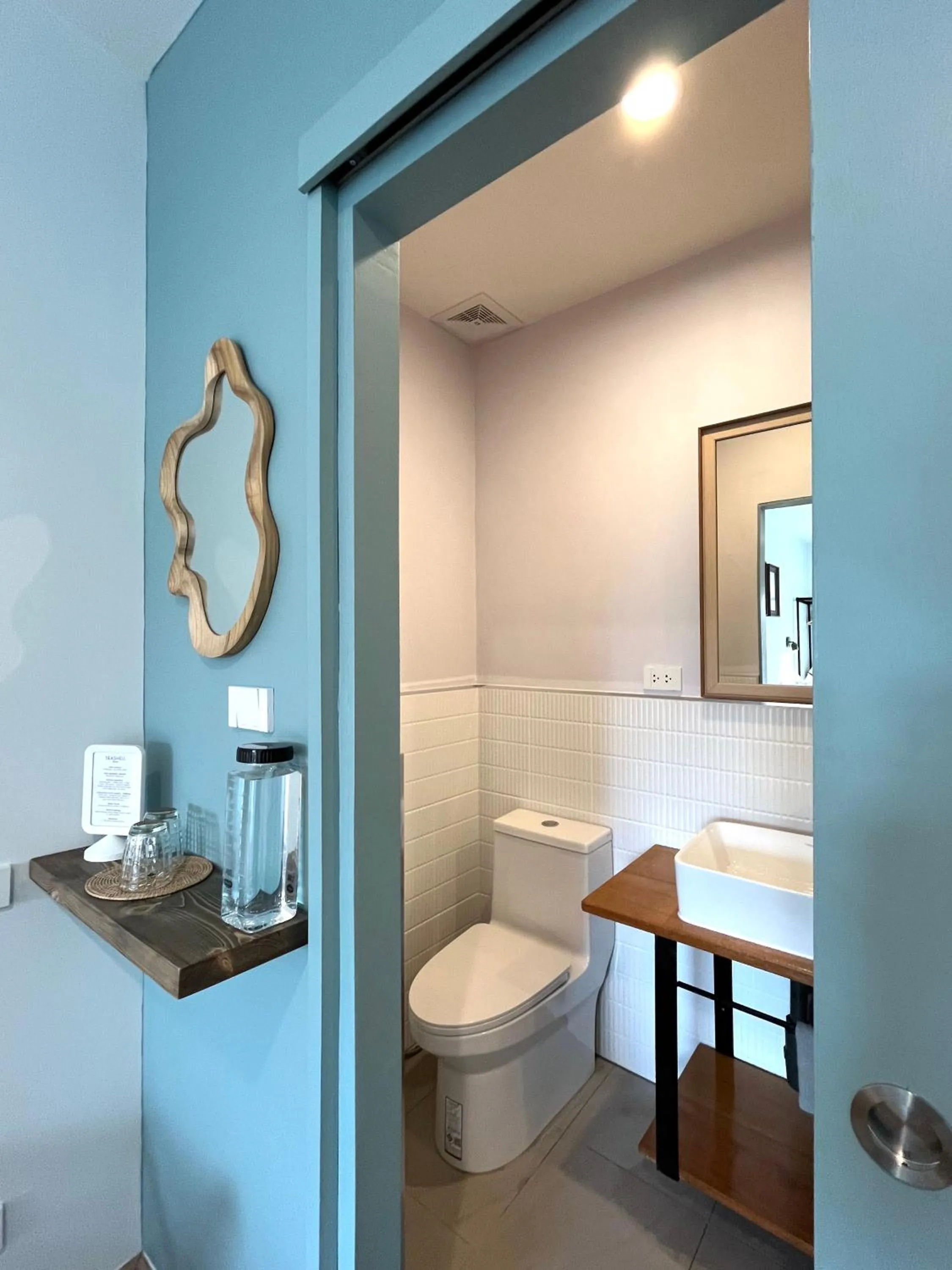 Bathroom in Nautical Home & Seashell House B&B