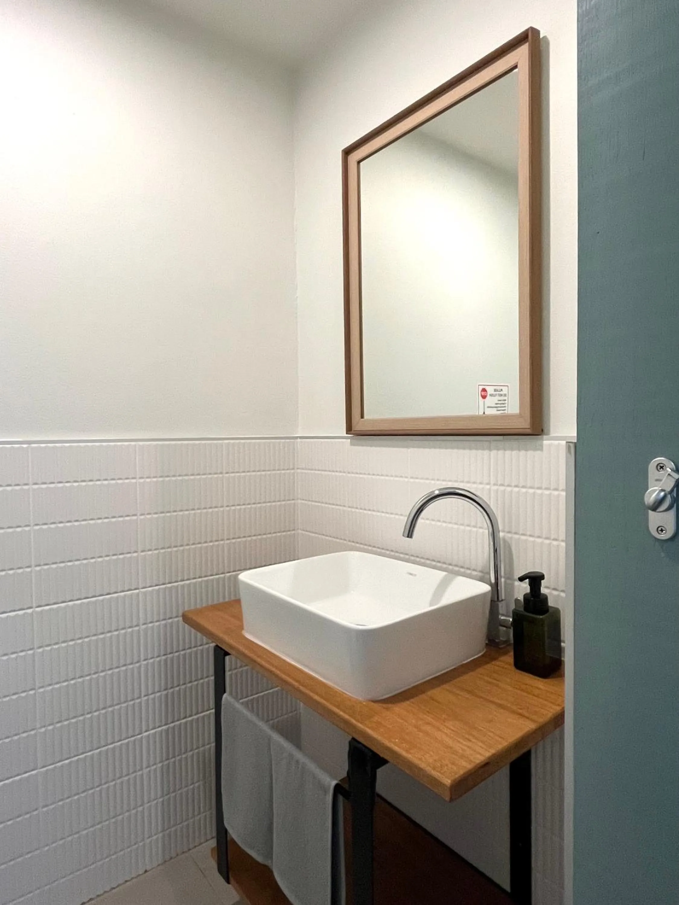 Toilet in Nautical Home & Seashell House B&B