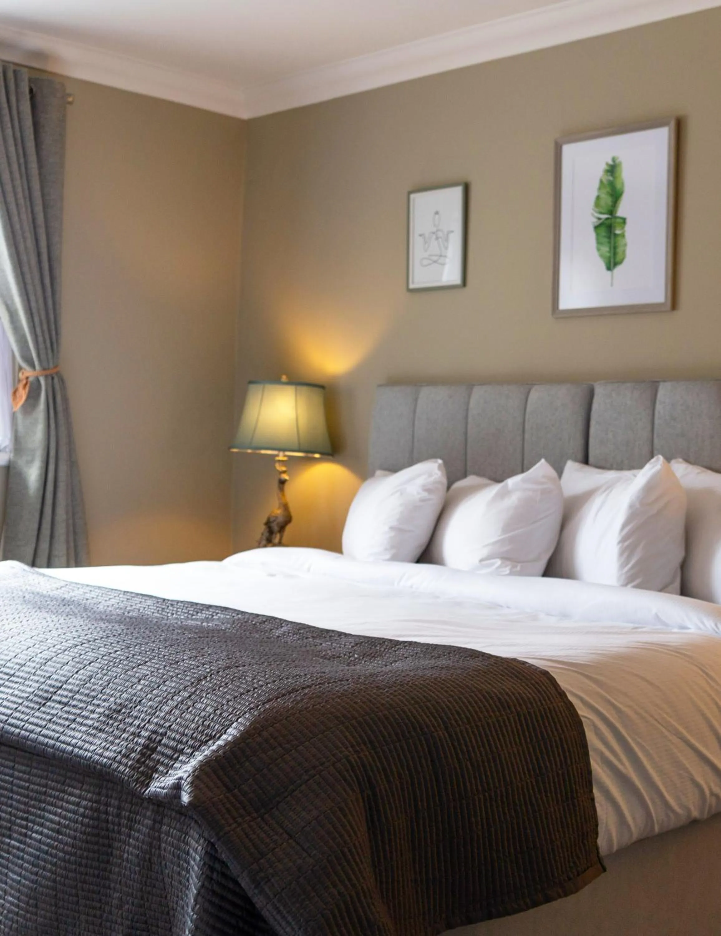 Bed in Bojangles Guest House