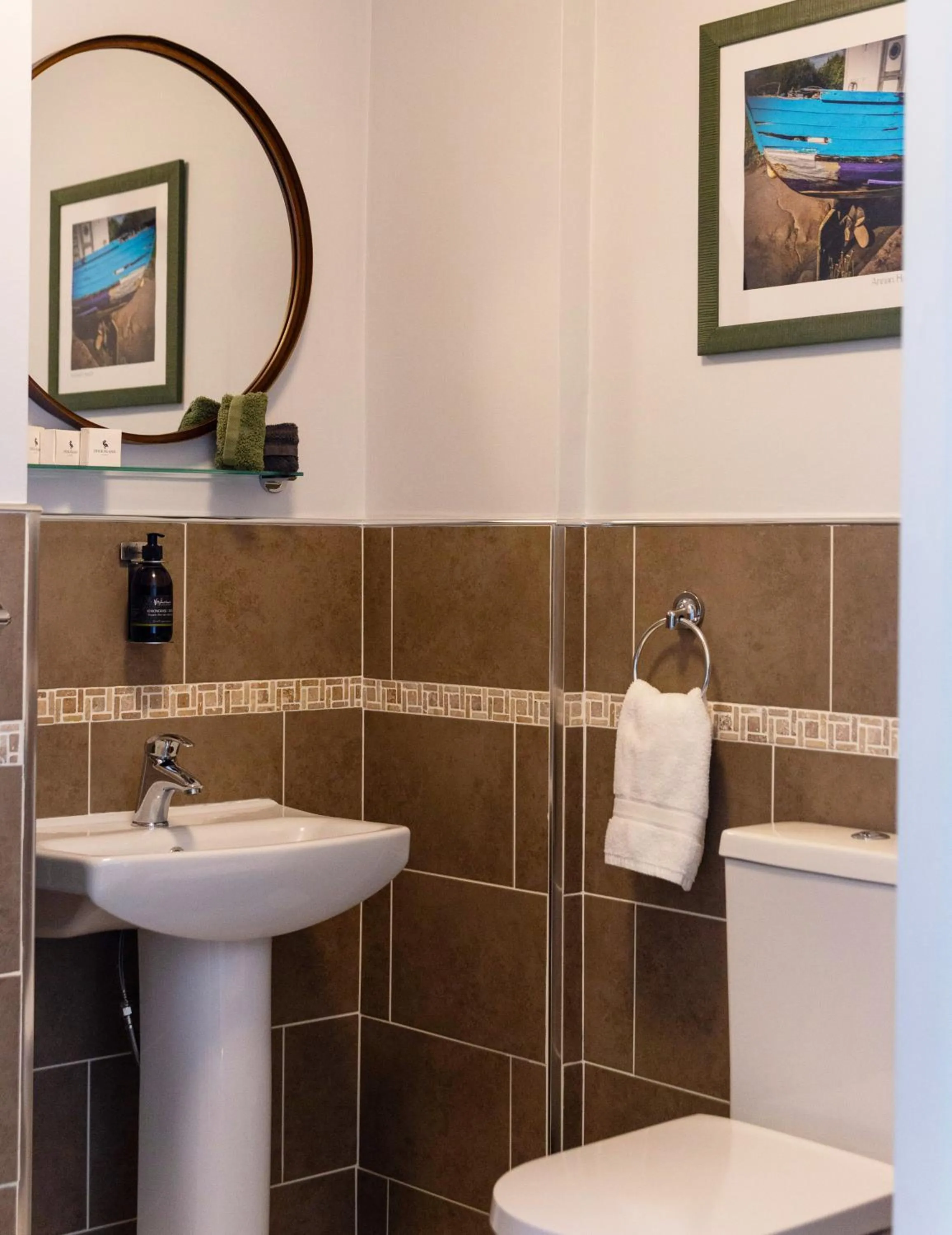 Bathroom in Bojangles Guest House