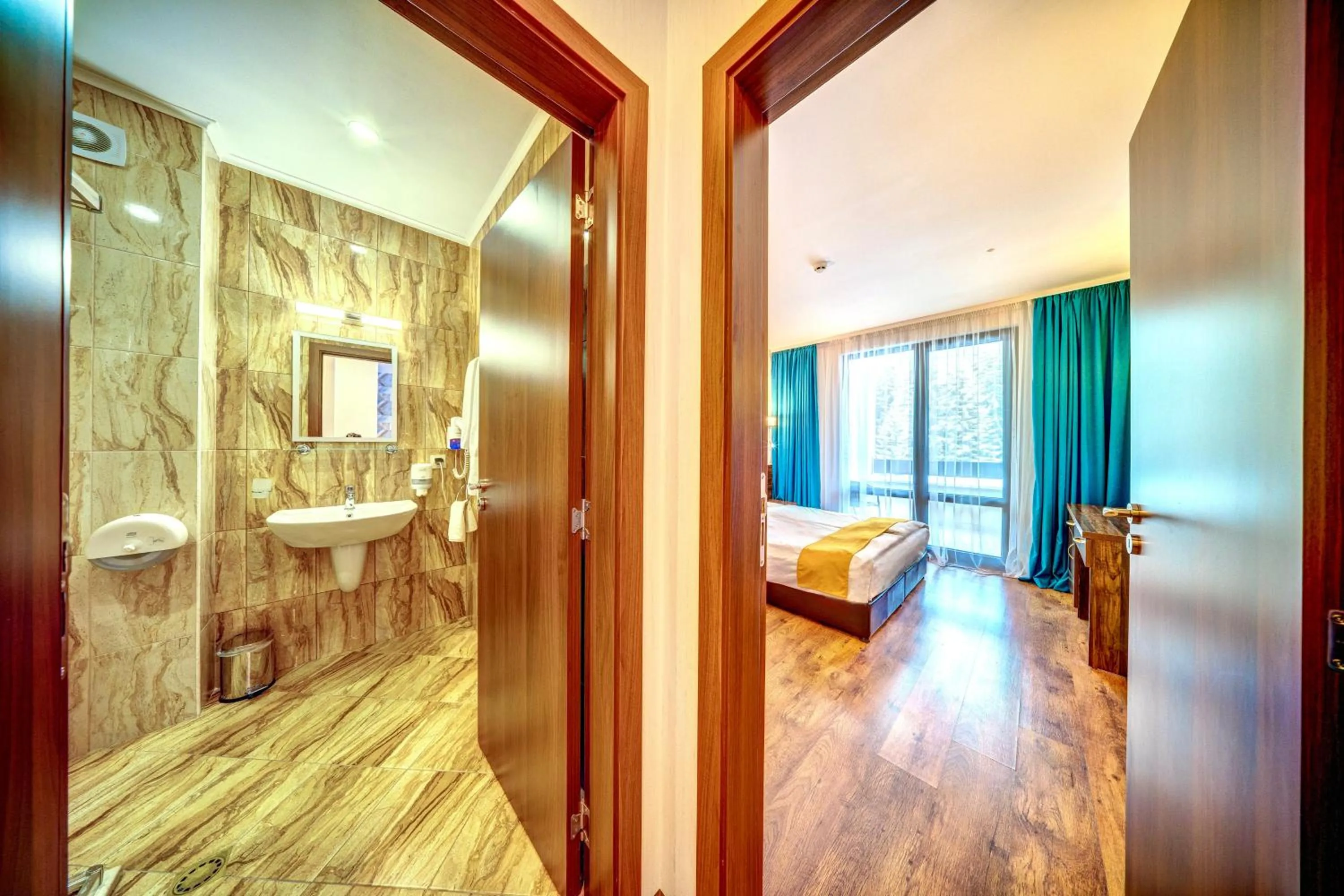 Toilet, Bed in Oak Residence Hotel & Relax