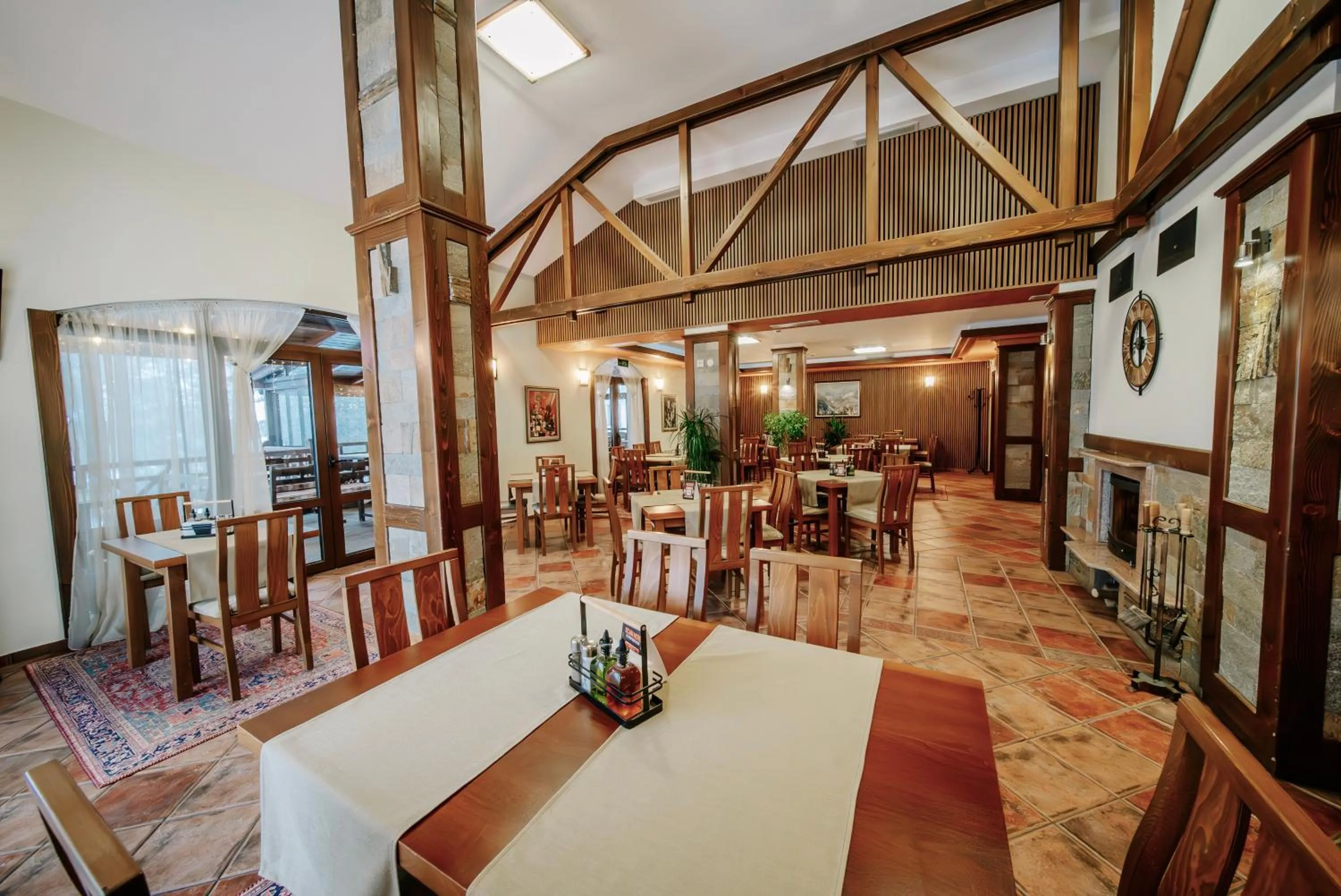 Restaurant/places to eat in Oak Residence Hotel & Relax