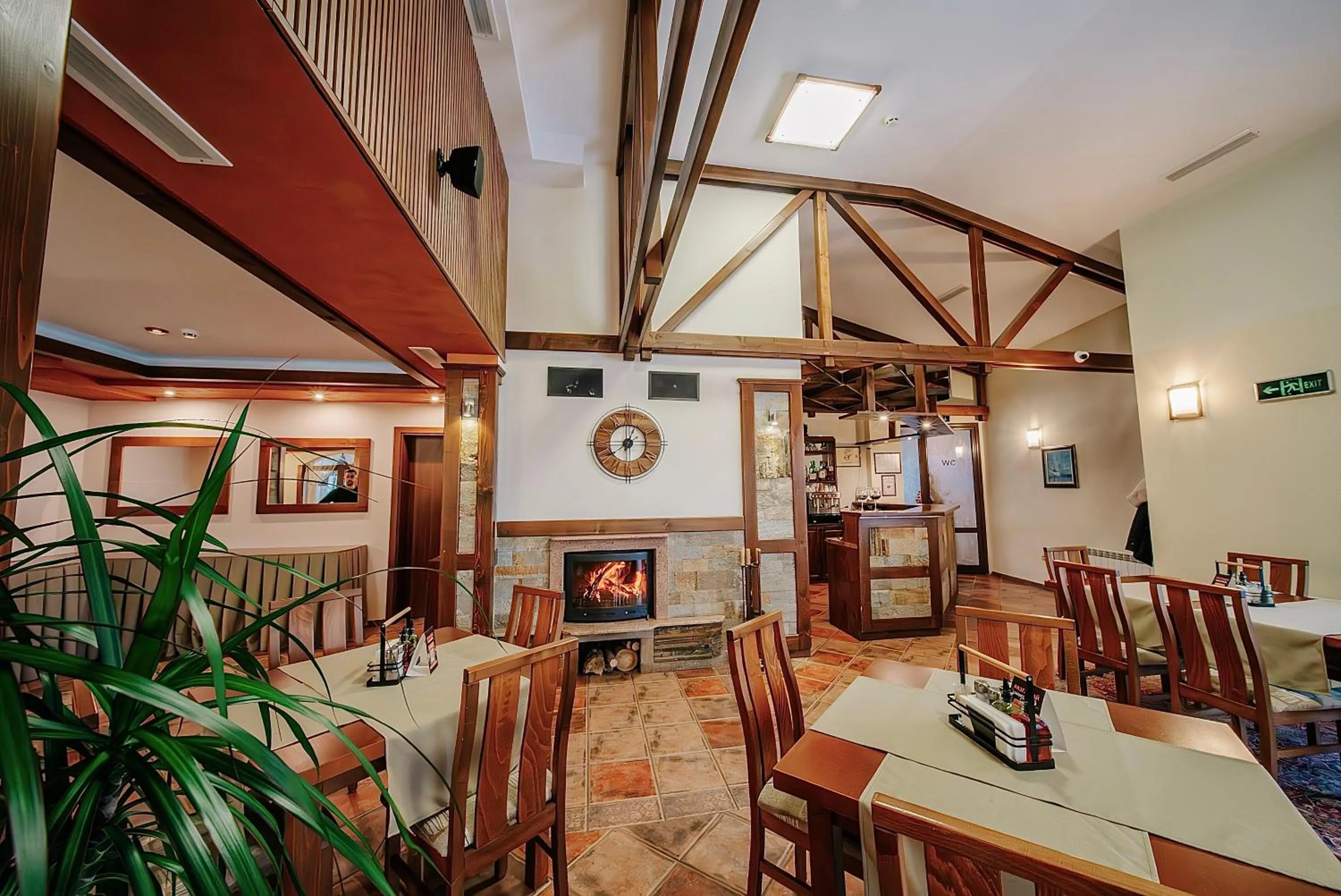 Restaurant/places to eat in Oak Residence Hotel & Relax