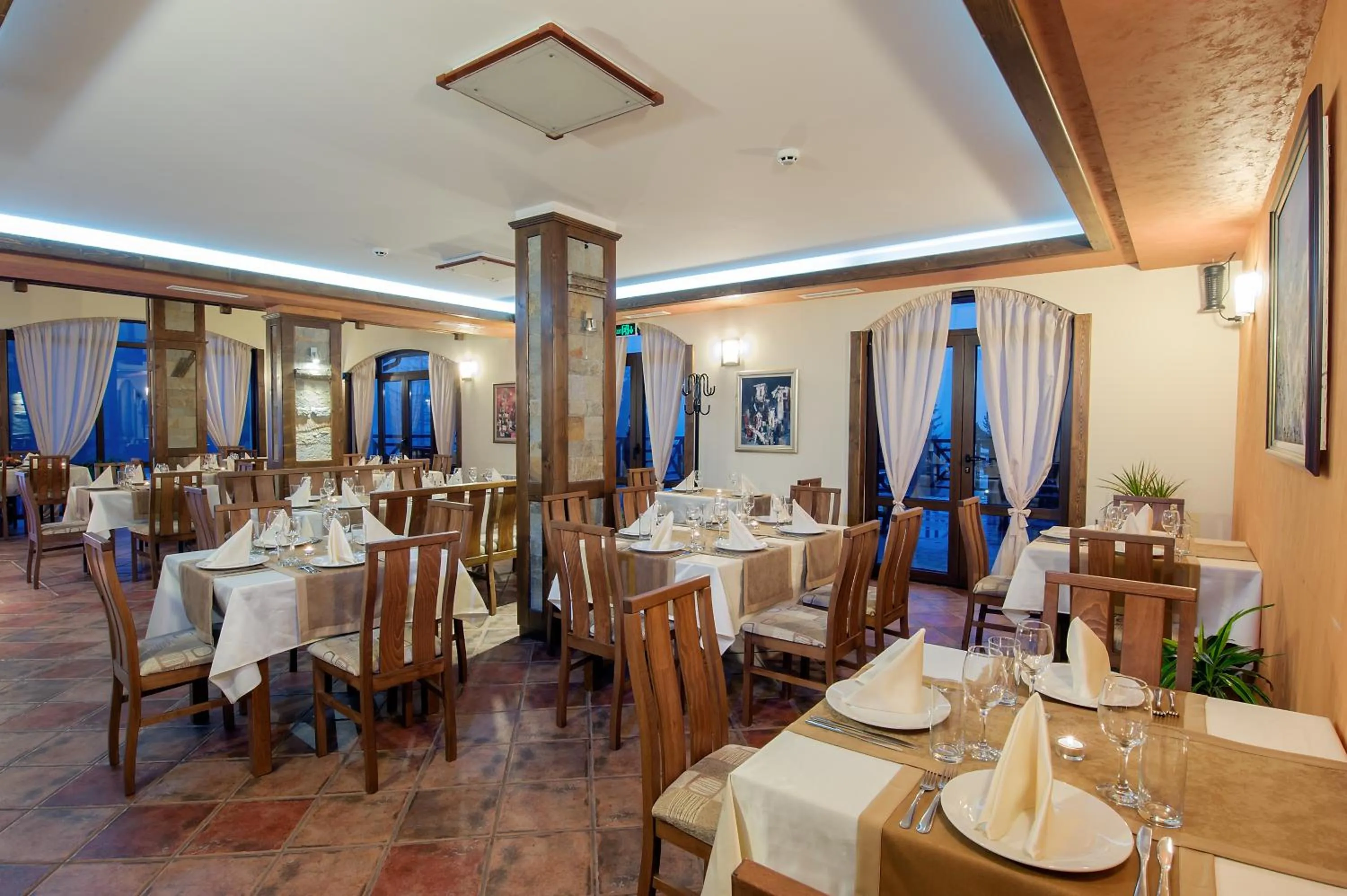 Restaurant/places to eat in Oak Residence Hotel & Relax