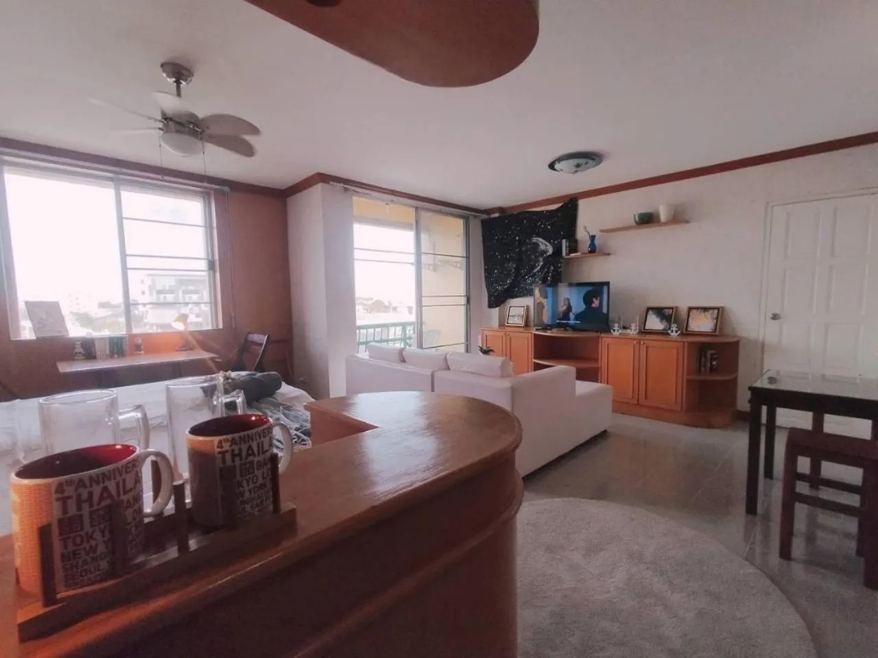 Living room in The Park Land Bangna by Nudda