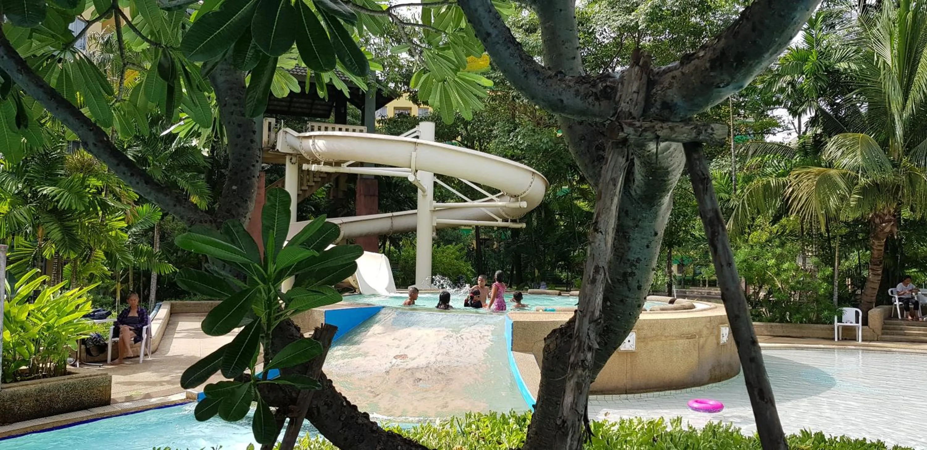 Swimming pool in The Park Land Bangna by Nudda