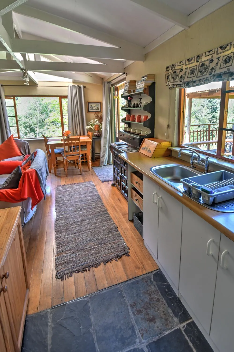 Kitchen or kitchenette in Maple Grove