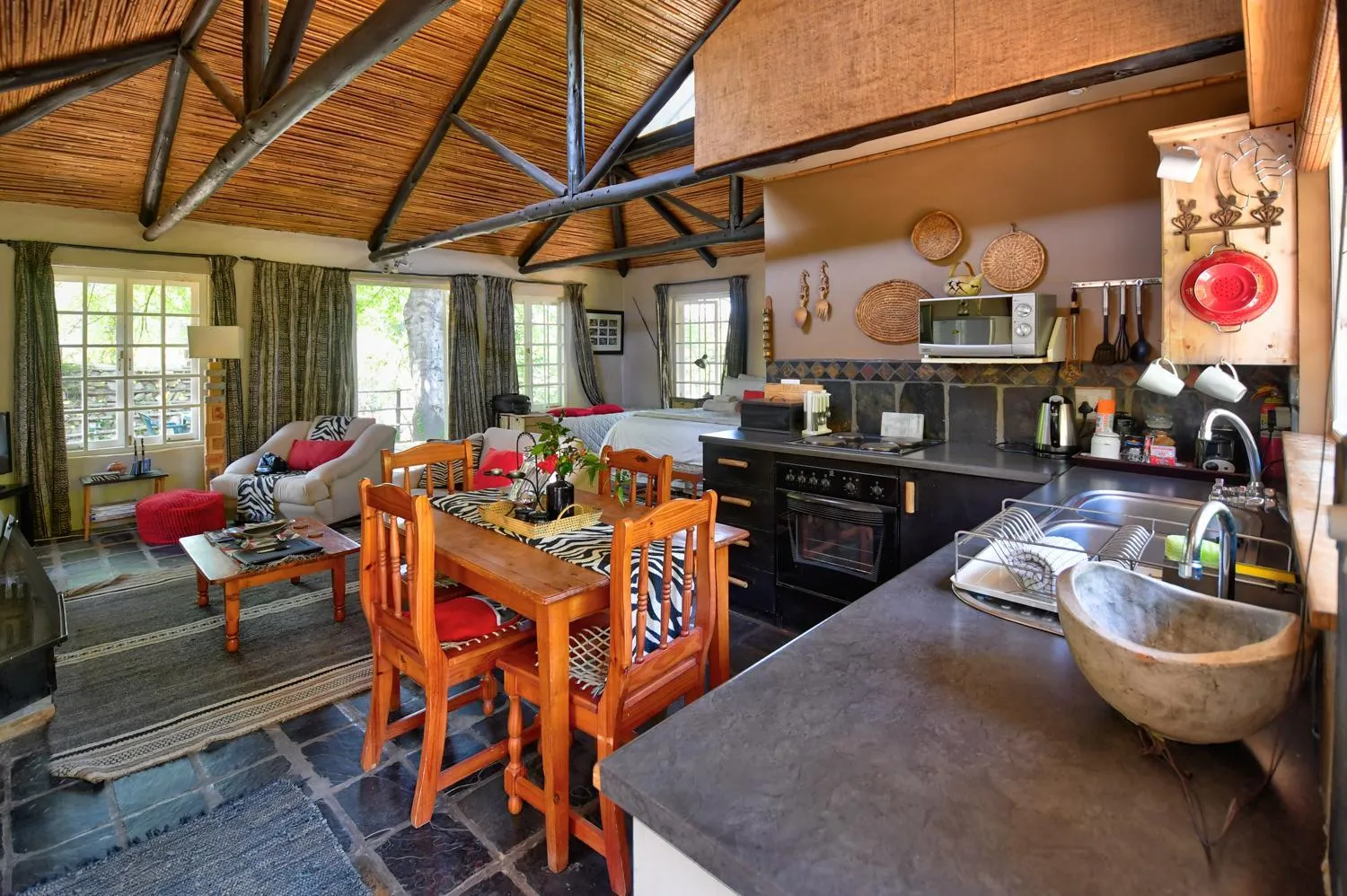 Kitchen or kitchenette in Maple Grove