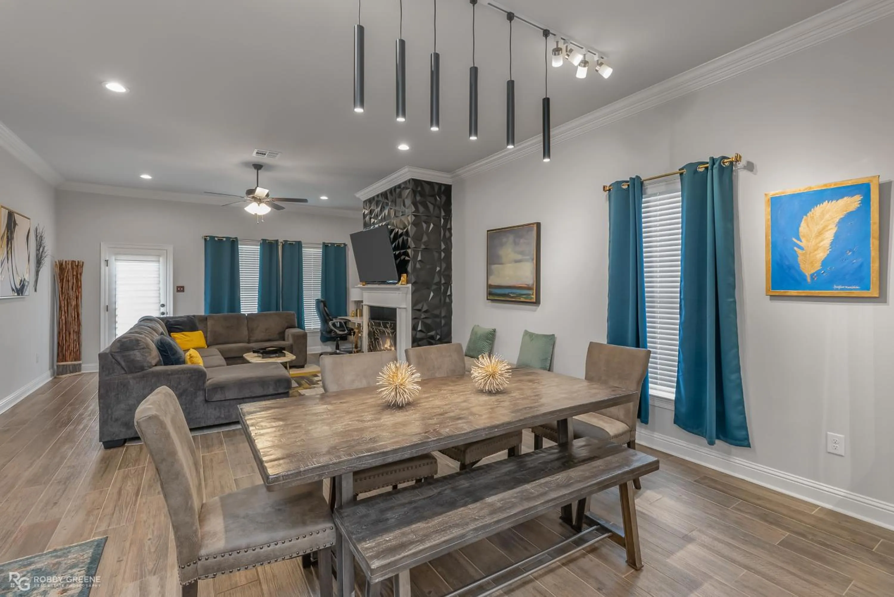 Living room in Modern Regional Art Gallery Home - Spacious & New! Tv in each room