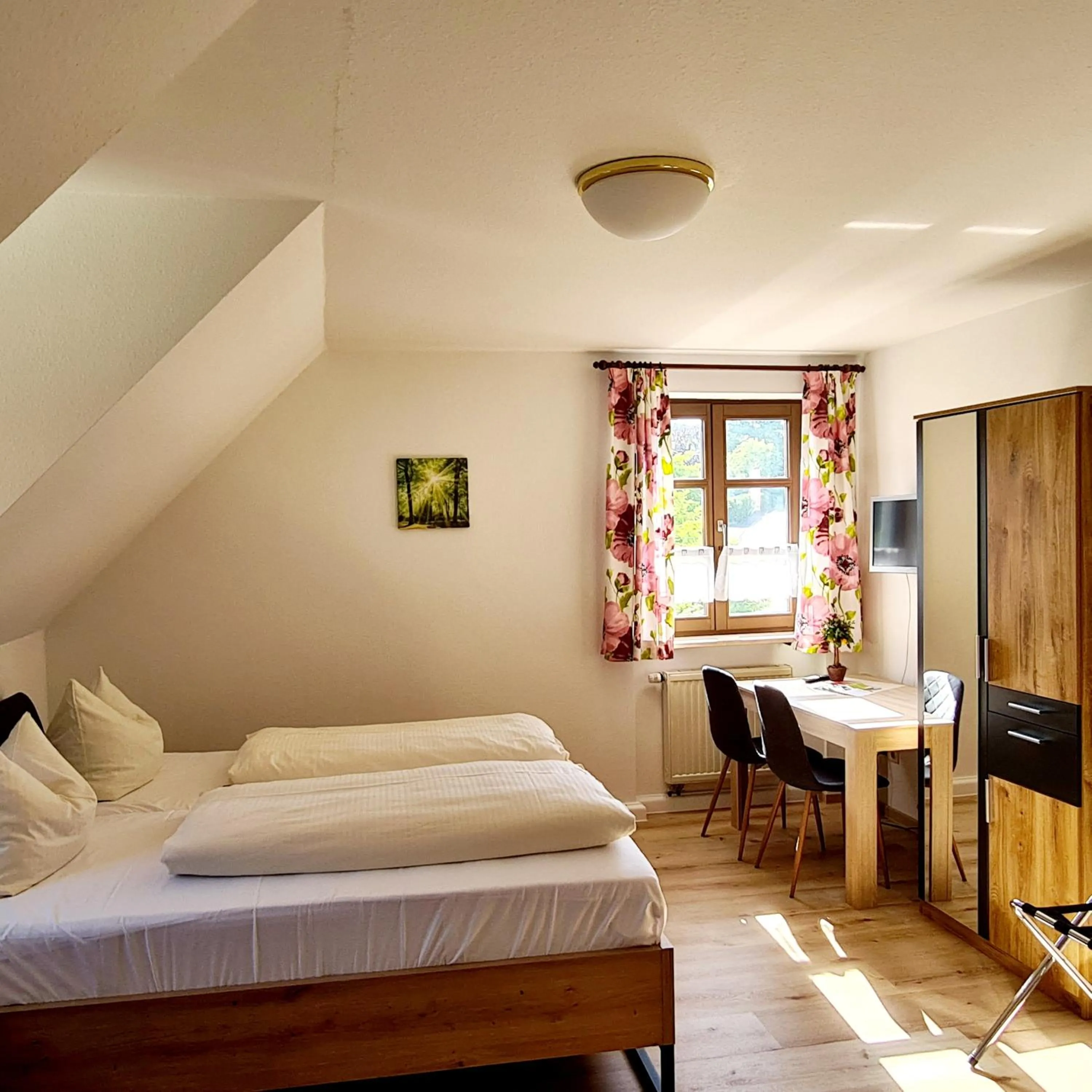 Photo of the whole room, Bed in Gasthaus Schöllmann