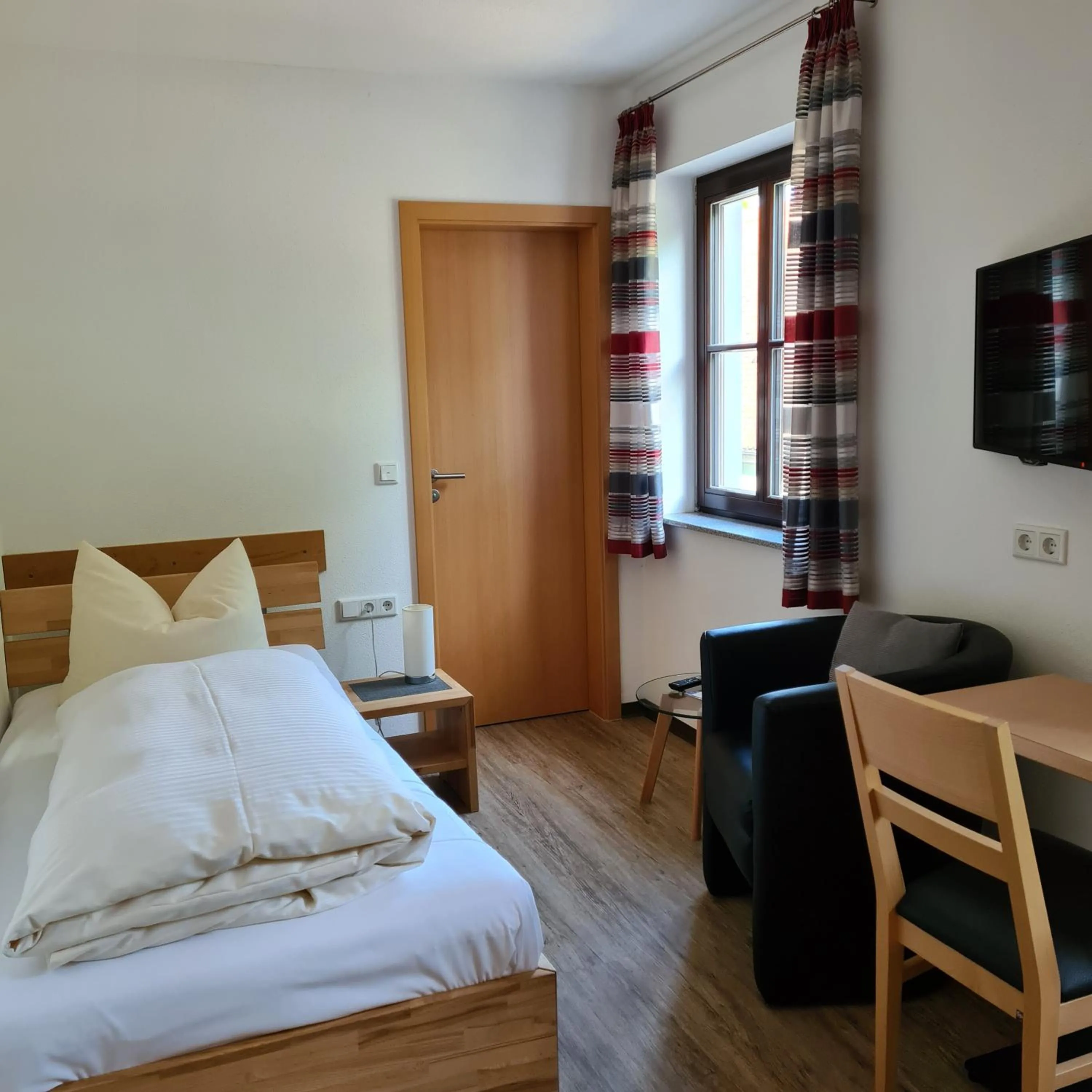 Photo of the whole room, Bed in Gasthaus Schöllmann