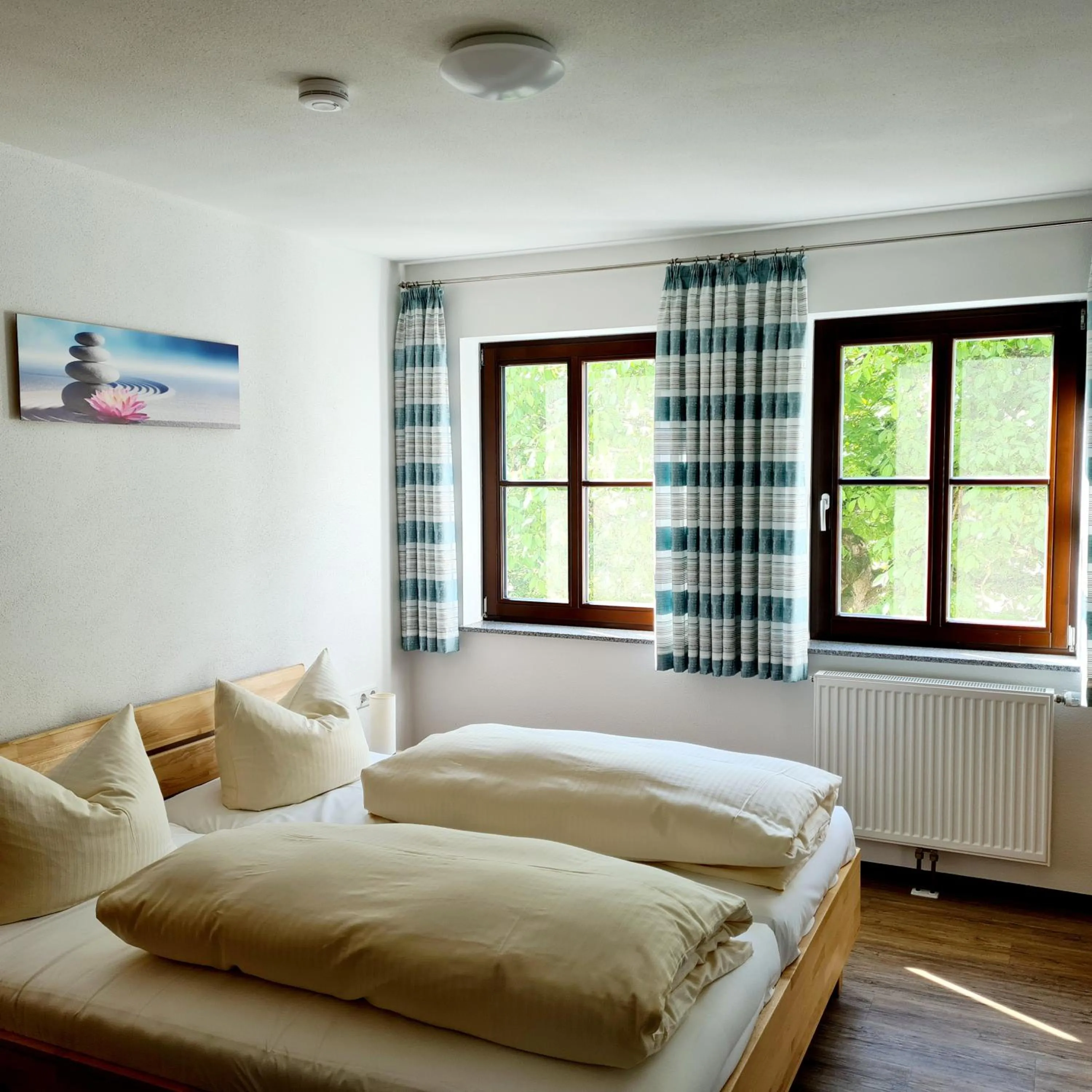 Photo of the whole room, Bed in Gasthaus Schöllmann