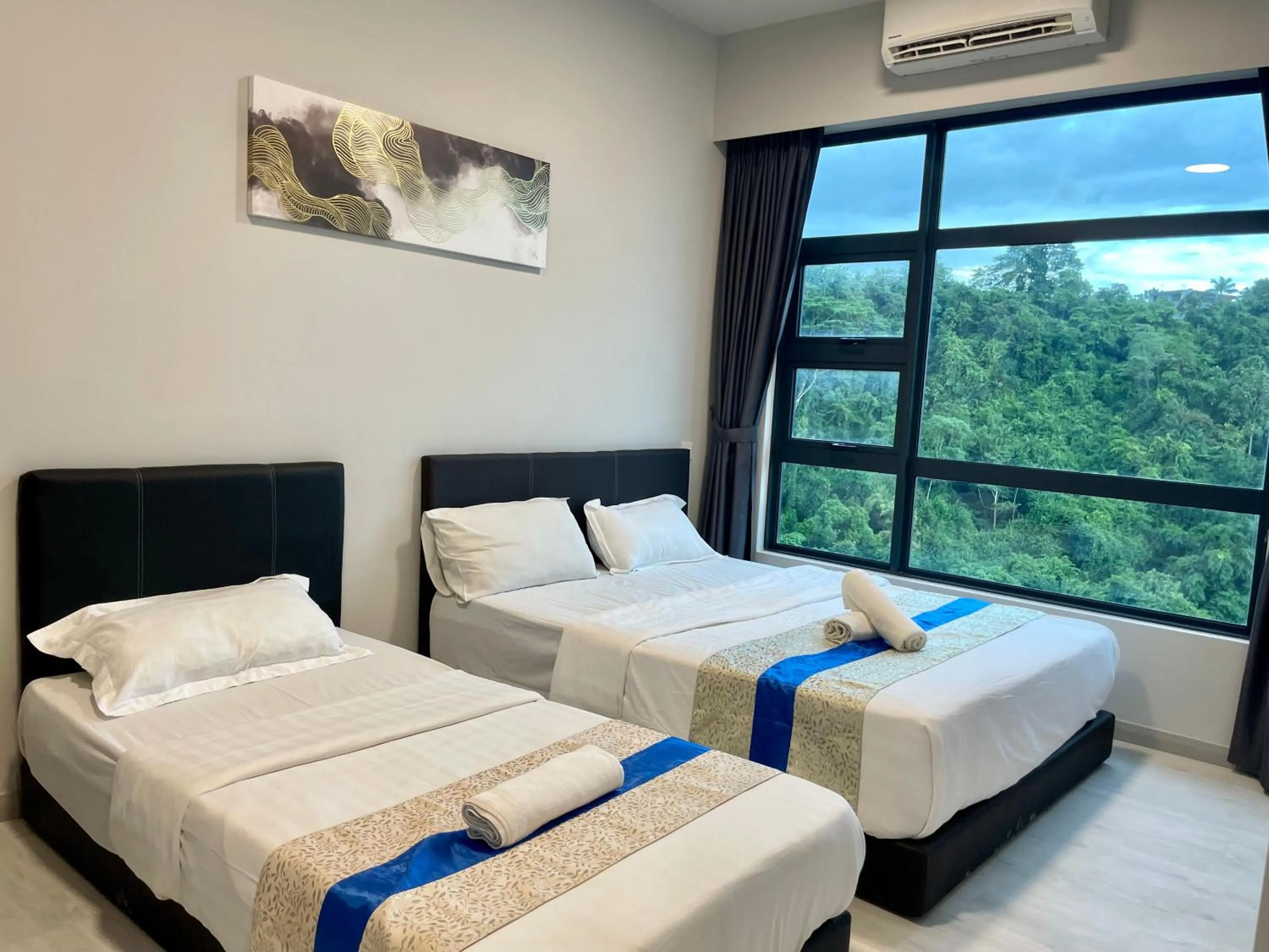 Bed in Sunset Seaview Vacation Condos @ Jesselton Quay