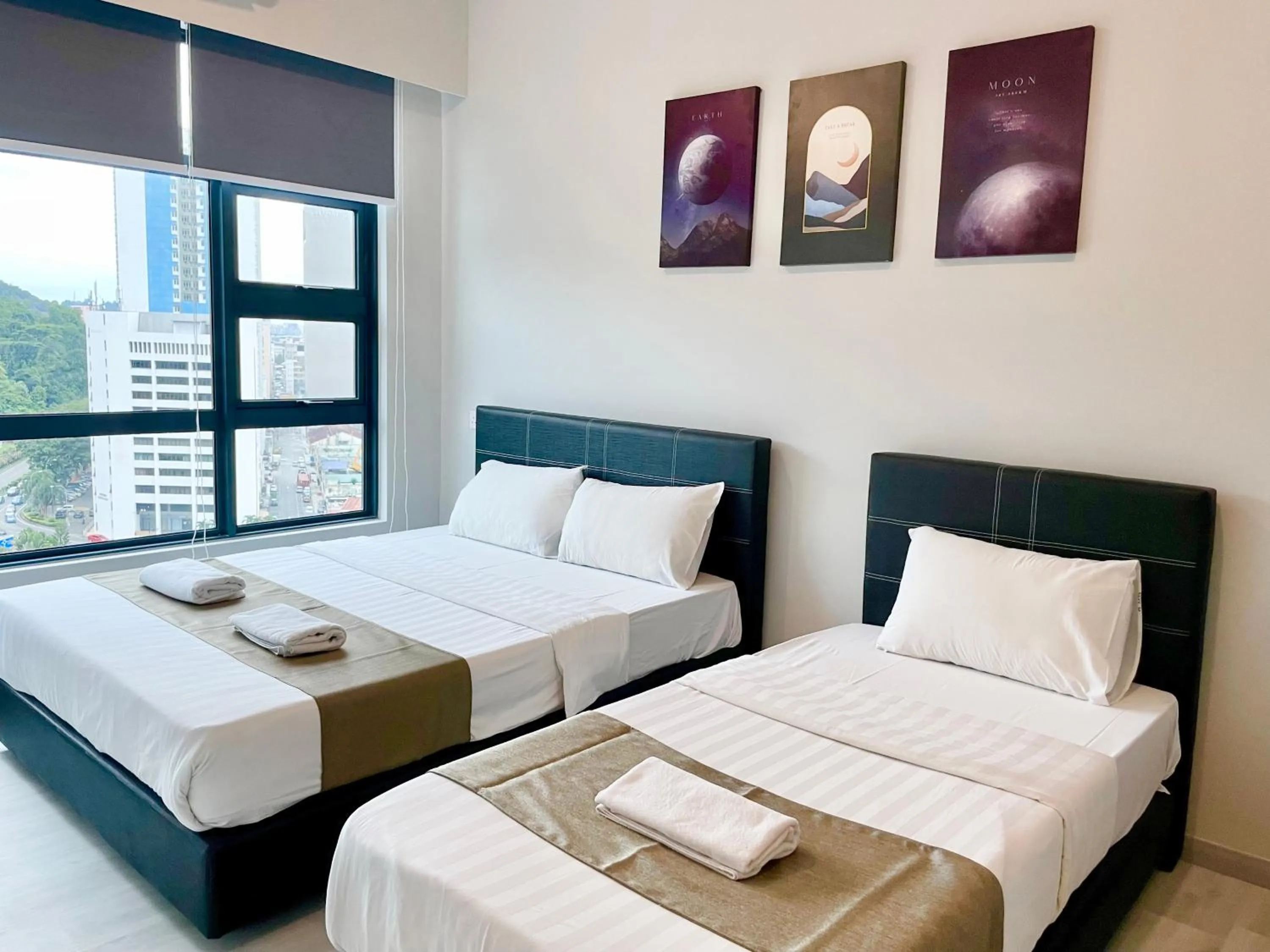 Bed in Sunset Seaview Vacation Condos @ Jesselton Quay