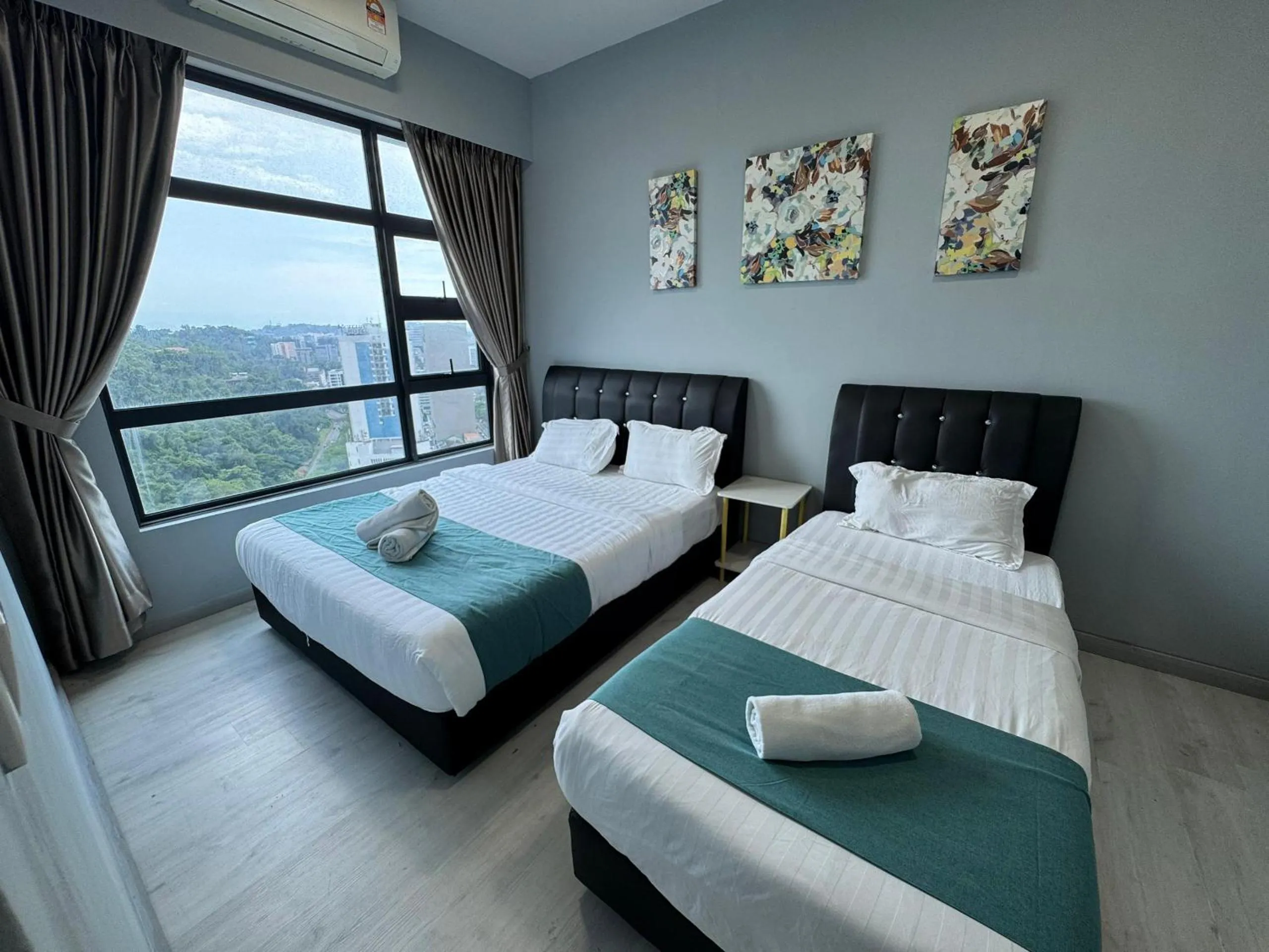 Bed in Sunset Seaview Vacation Condos @ Jesselton Quay