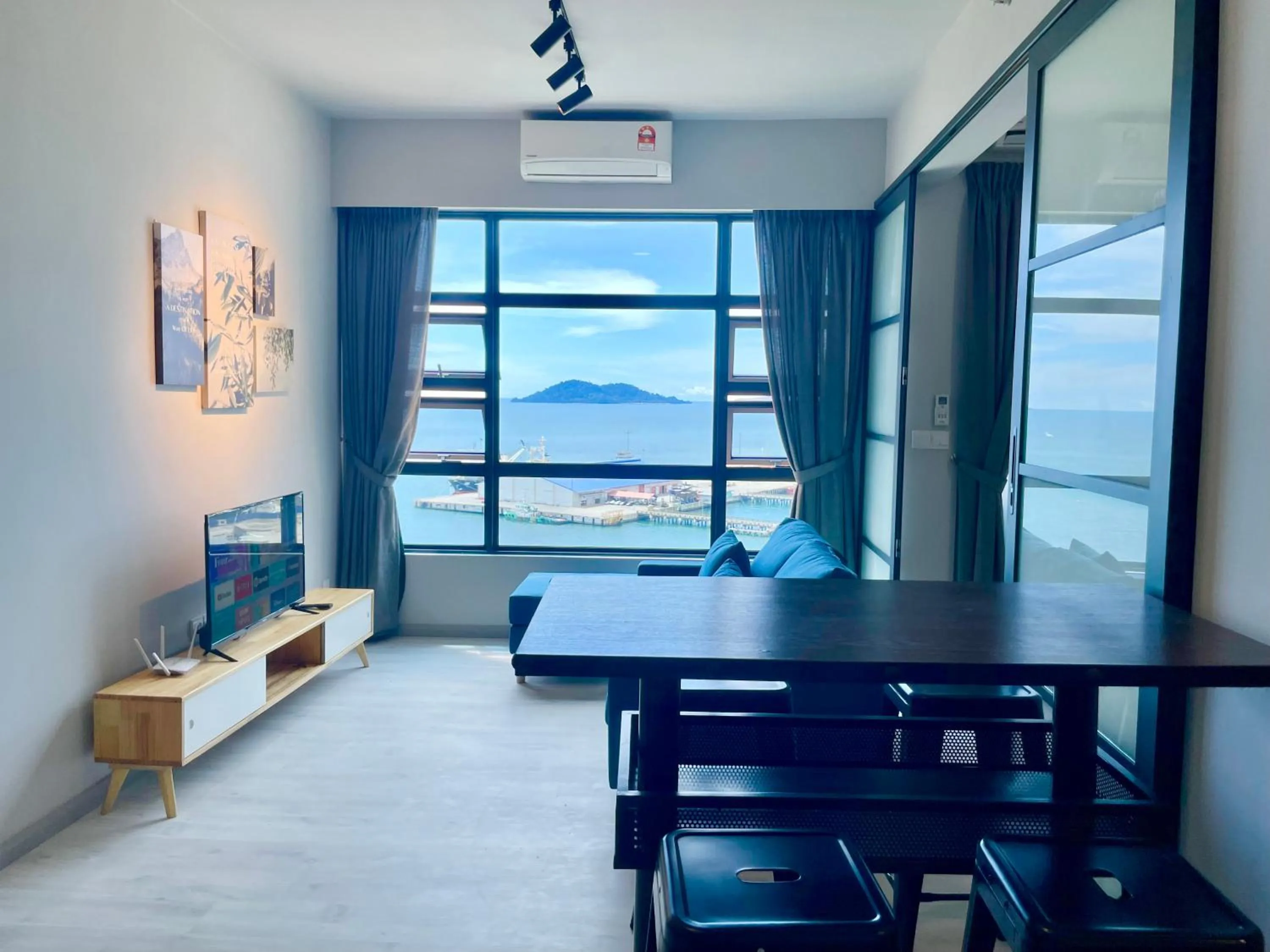 Dining area in Sunset Seaview Vacation Condos @ Jesselton Quay