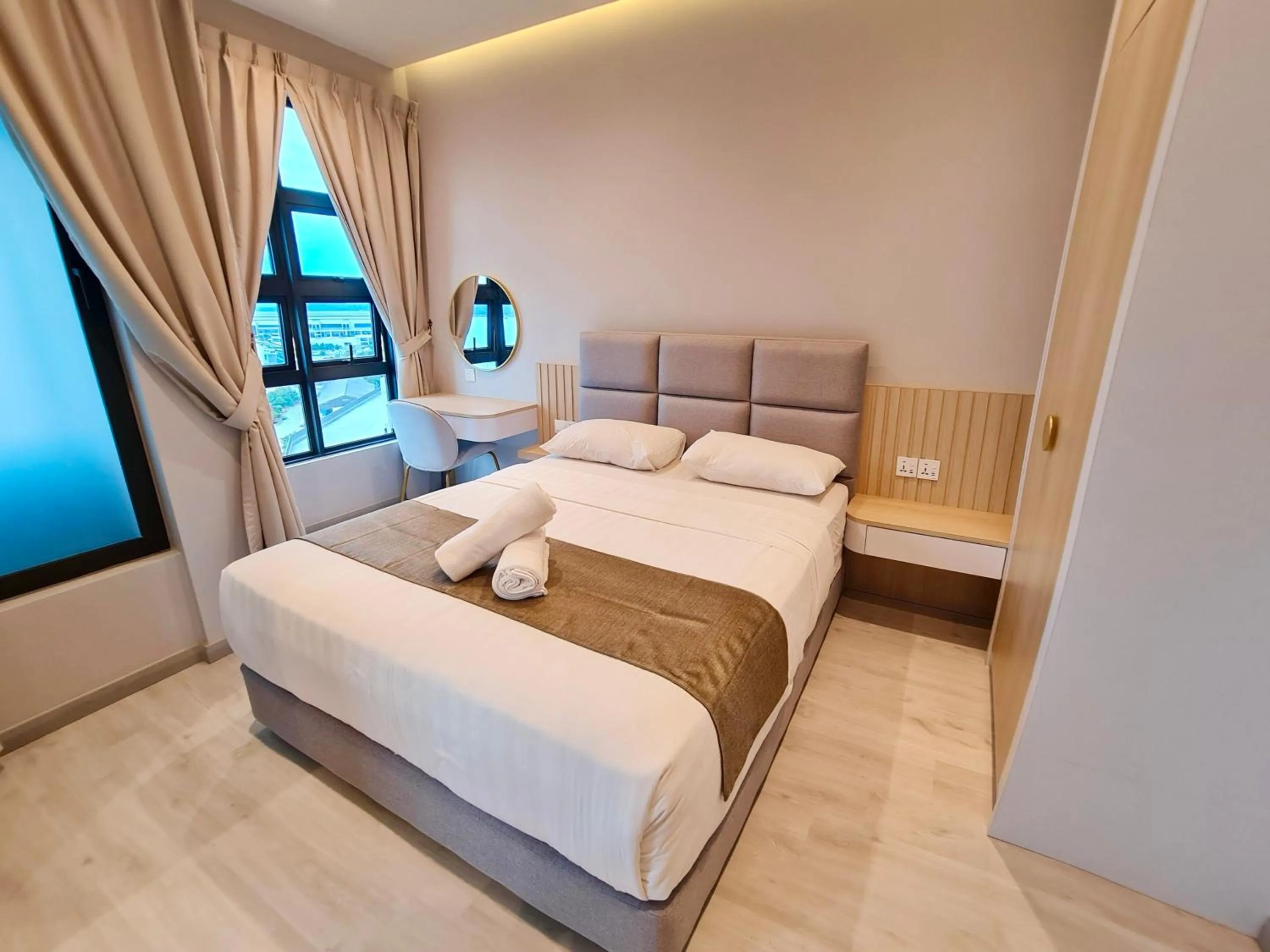 Bed in Sunset Seaview Vacation Condos @ Jesselton Quay