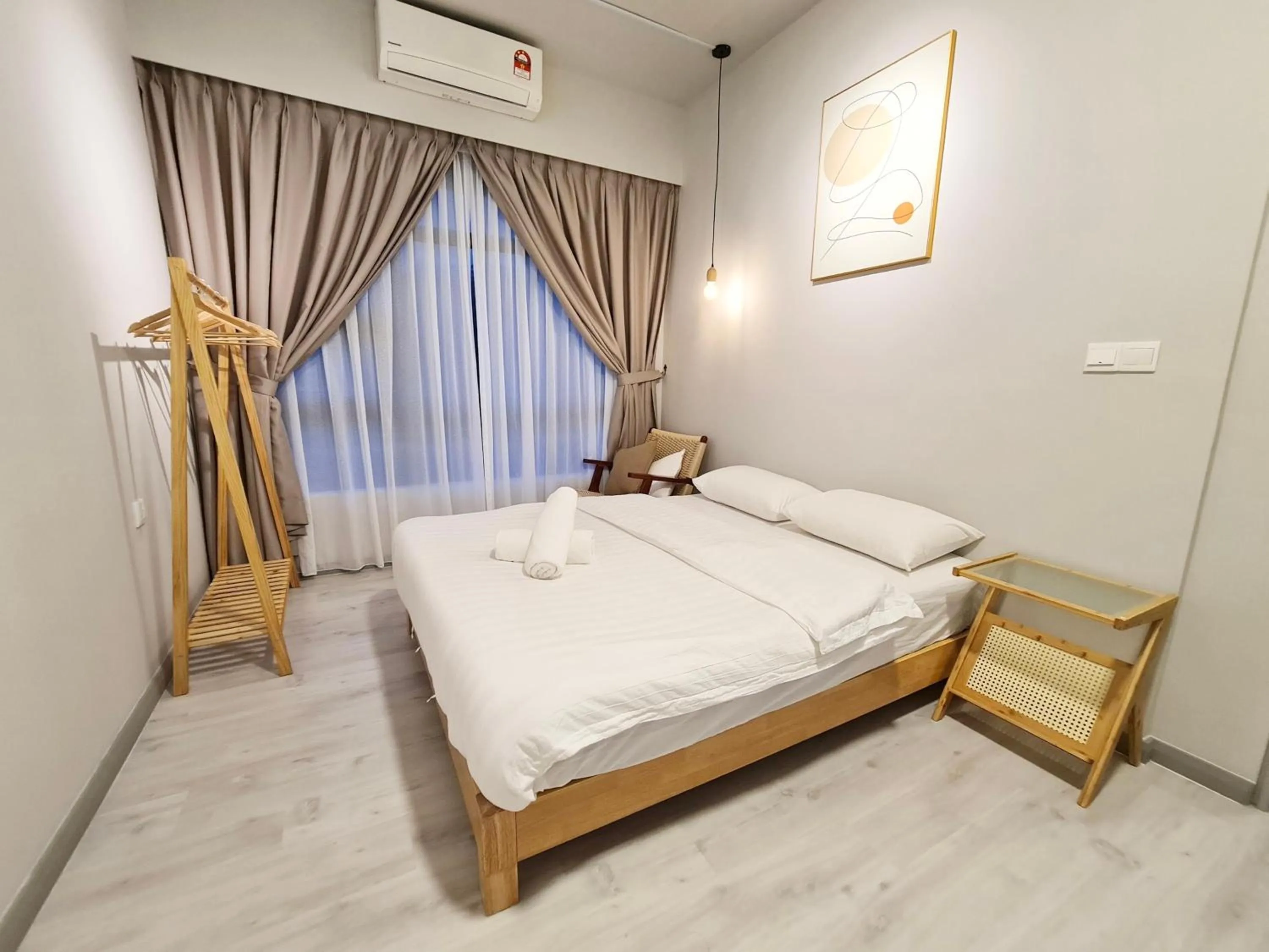 Bed in Sunset Seaview Vacation Condos @ Jesselton Quay