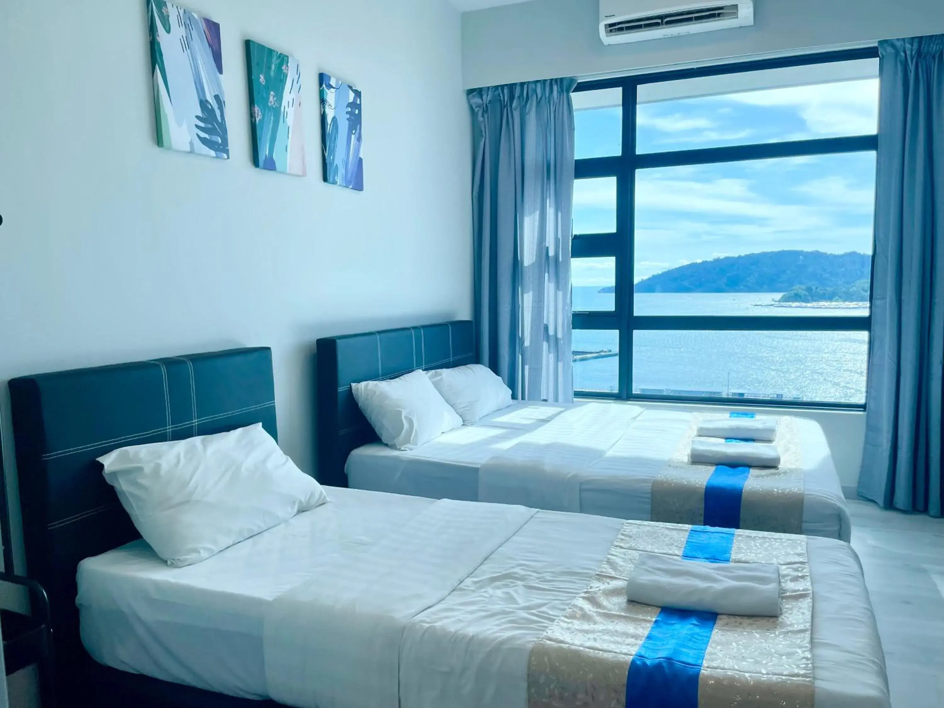 Bed in Sunset Seaview Vacation Condos @ Jesselton Quay Bed in Sunset Seaview Vacation Condos @ Jesselton Quay