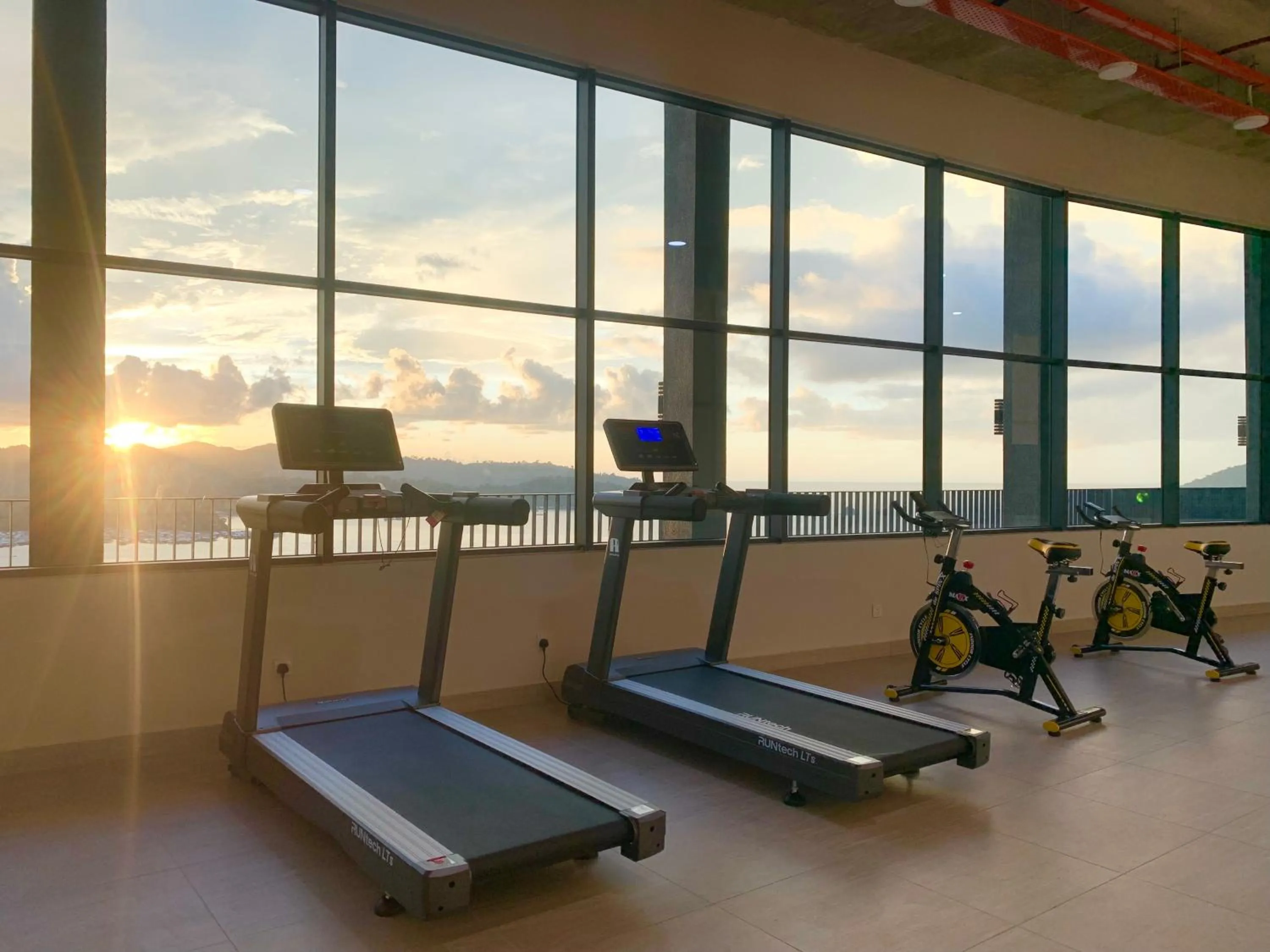Fitness centre/facilities in Sunset Seaview Vacation Condos @ Jesselton Quay
