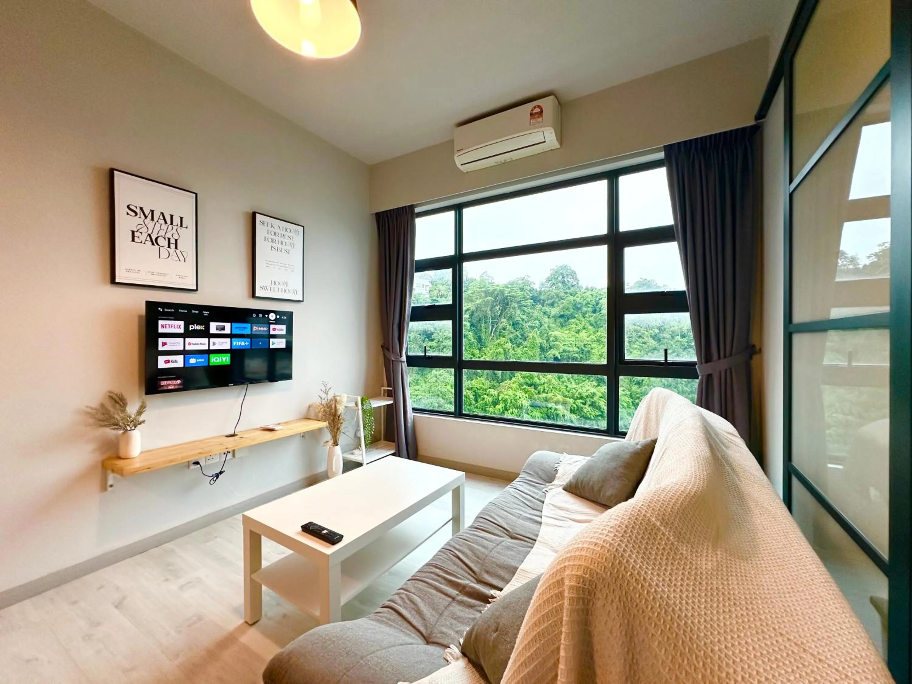 TV and multimedia in Sunset Seaview Vacation Condos @ Jesselton Quay