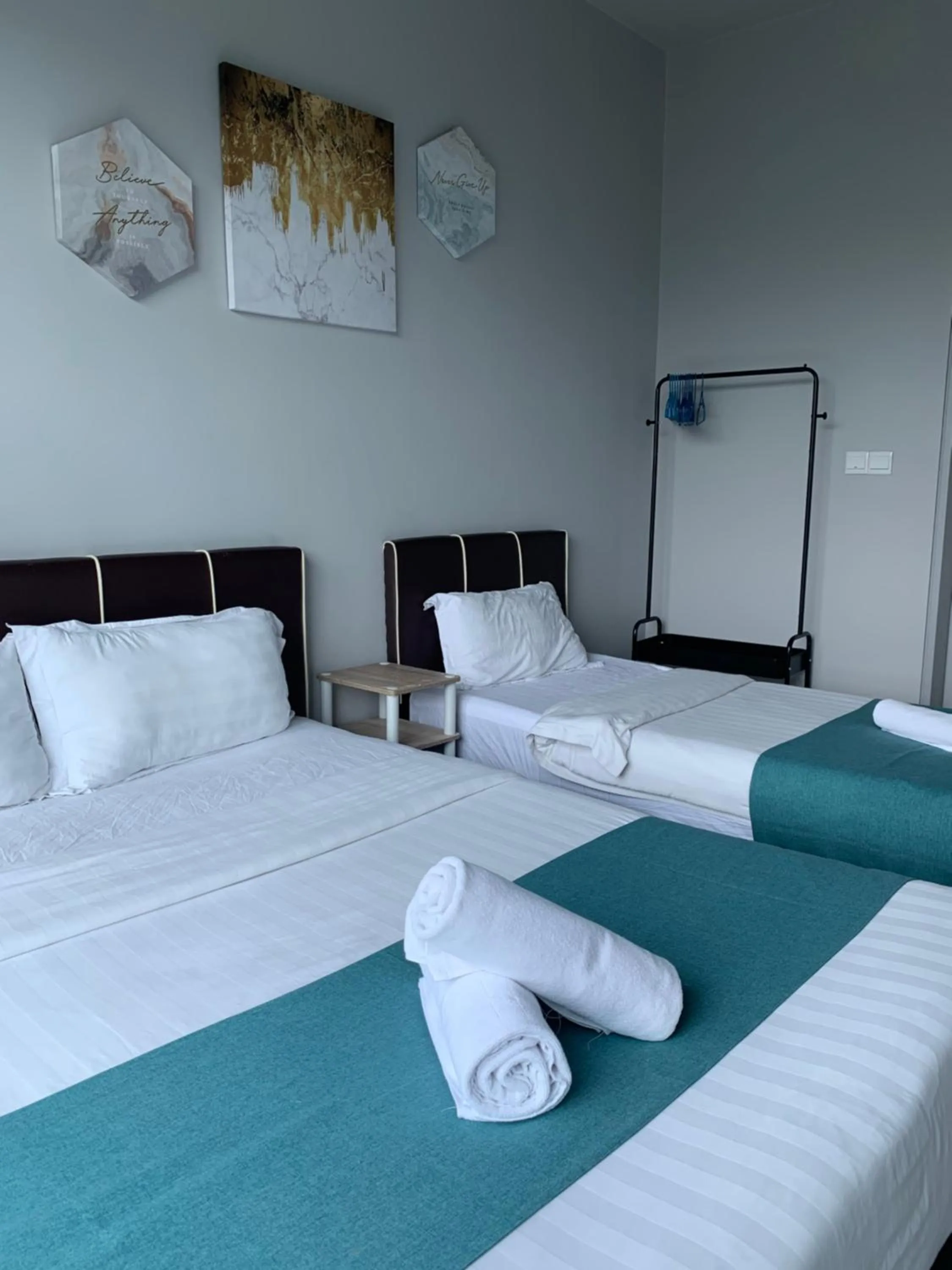 Bed in Sunset Seaview Vacation Condos @ Jesselton Quay