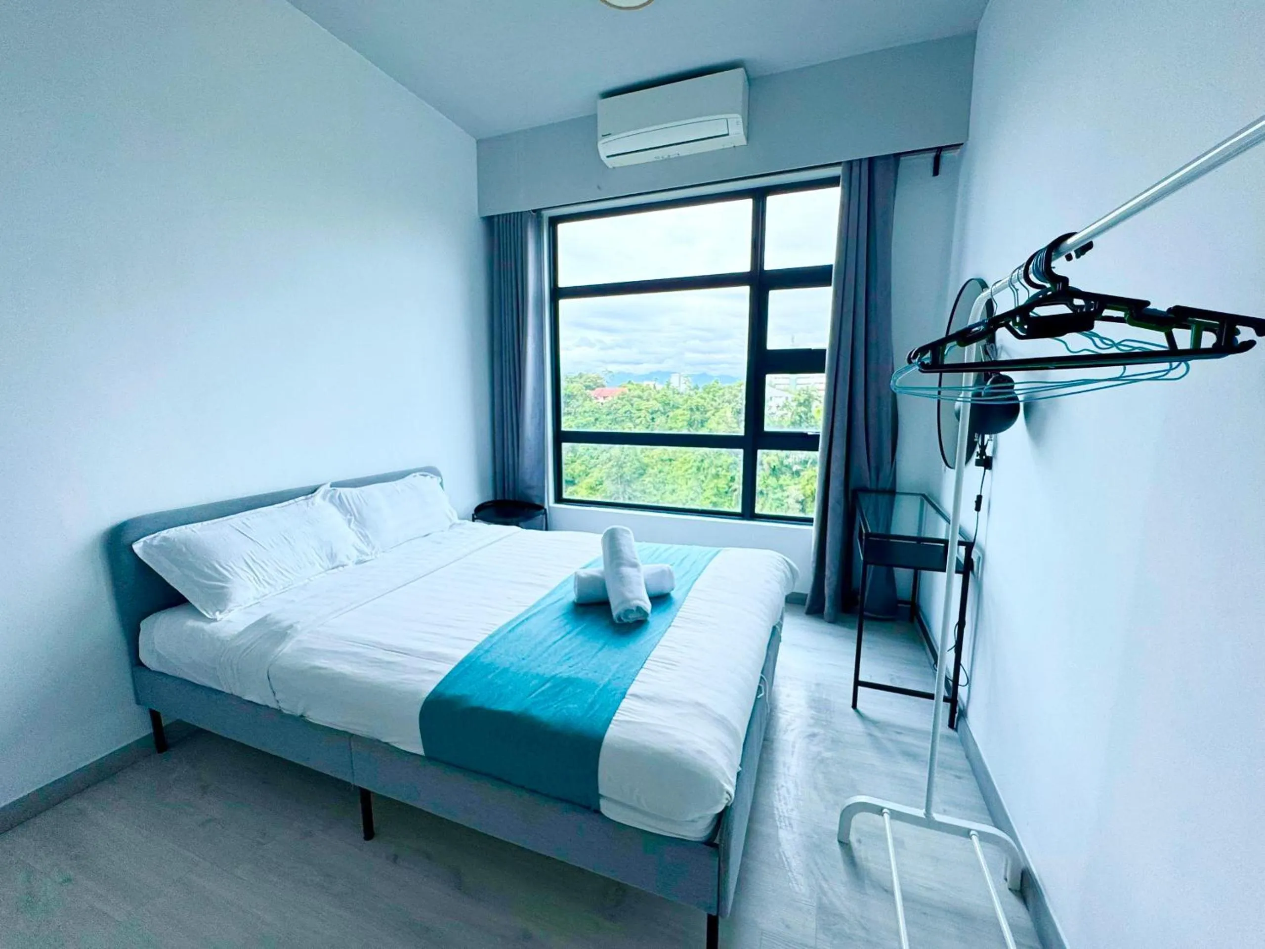 Bed in Sunset Seaview Vacation Condos @ Jesselton Quay