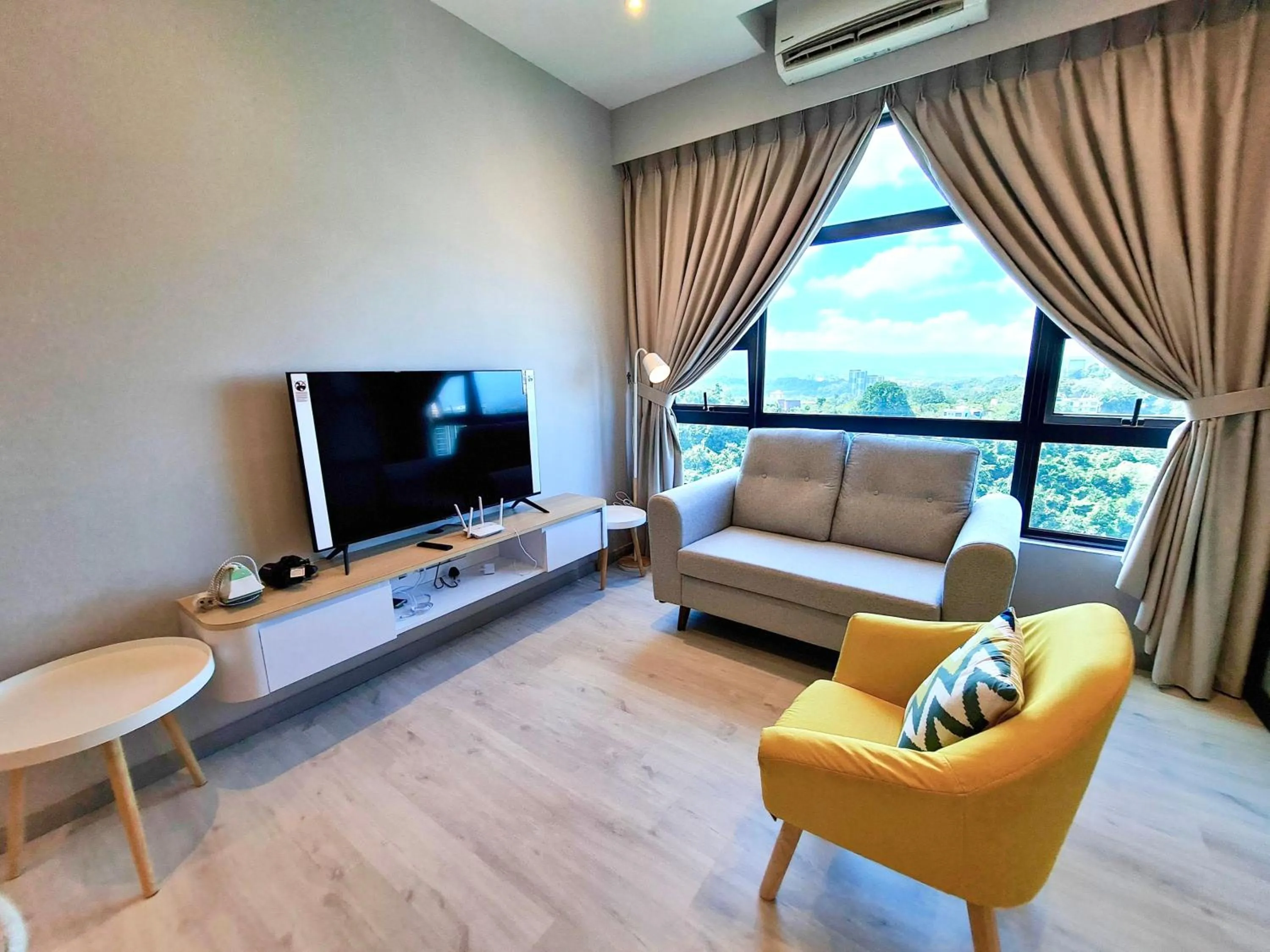 TV and multimedia in Sunset Seaview Vacation Condos @ Jesselton Quay
