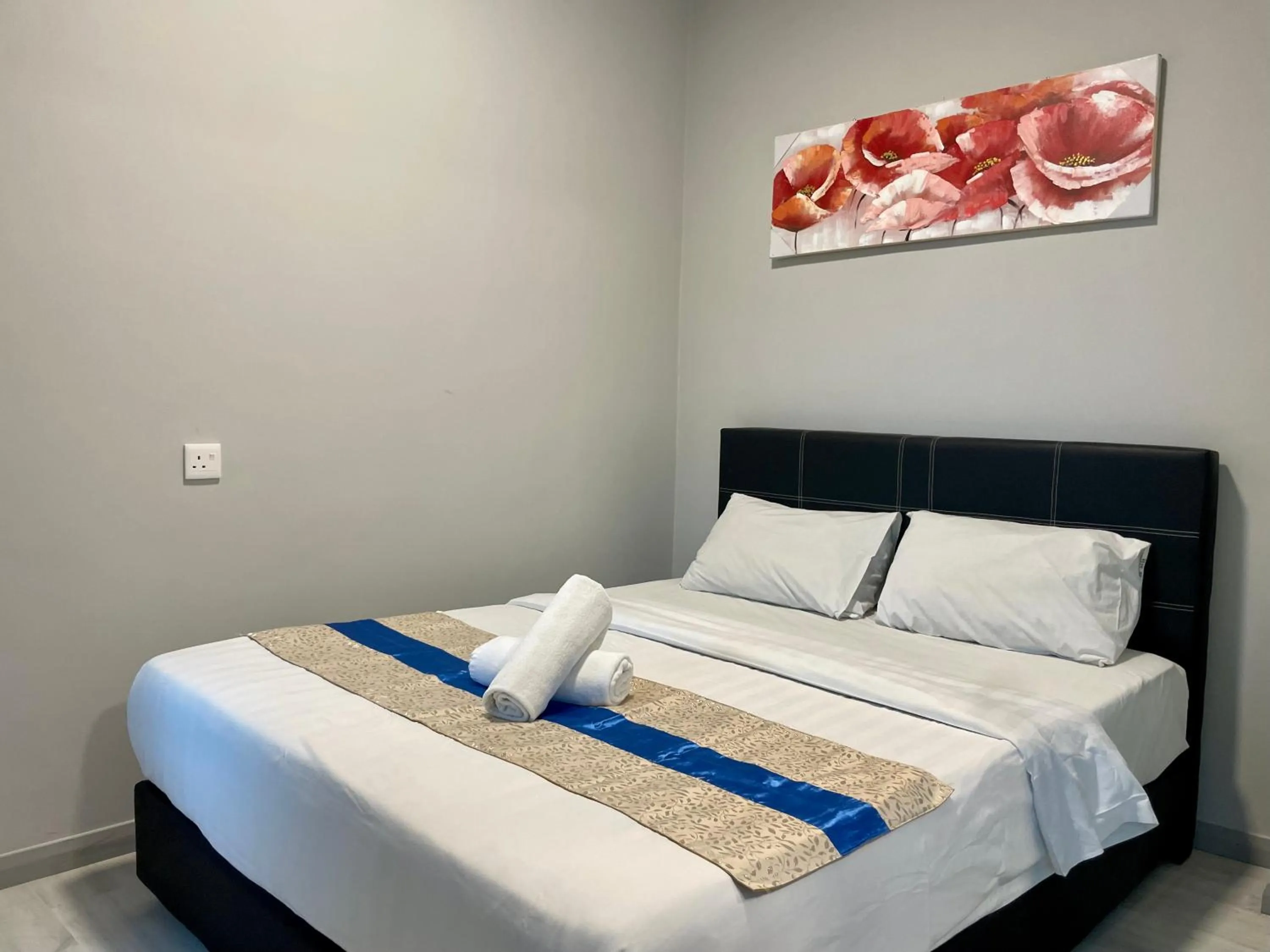 Bed in Sunset Seaview Vacation Condos @ Jesselton Quay