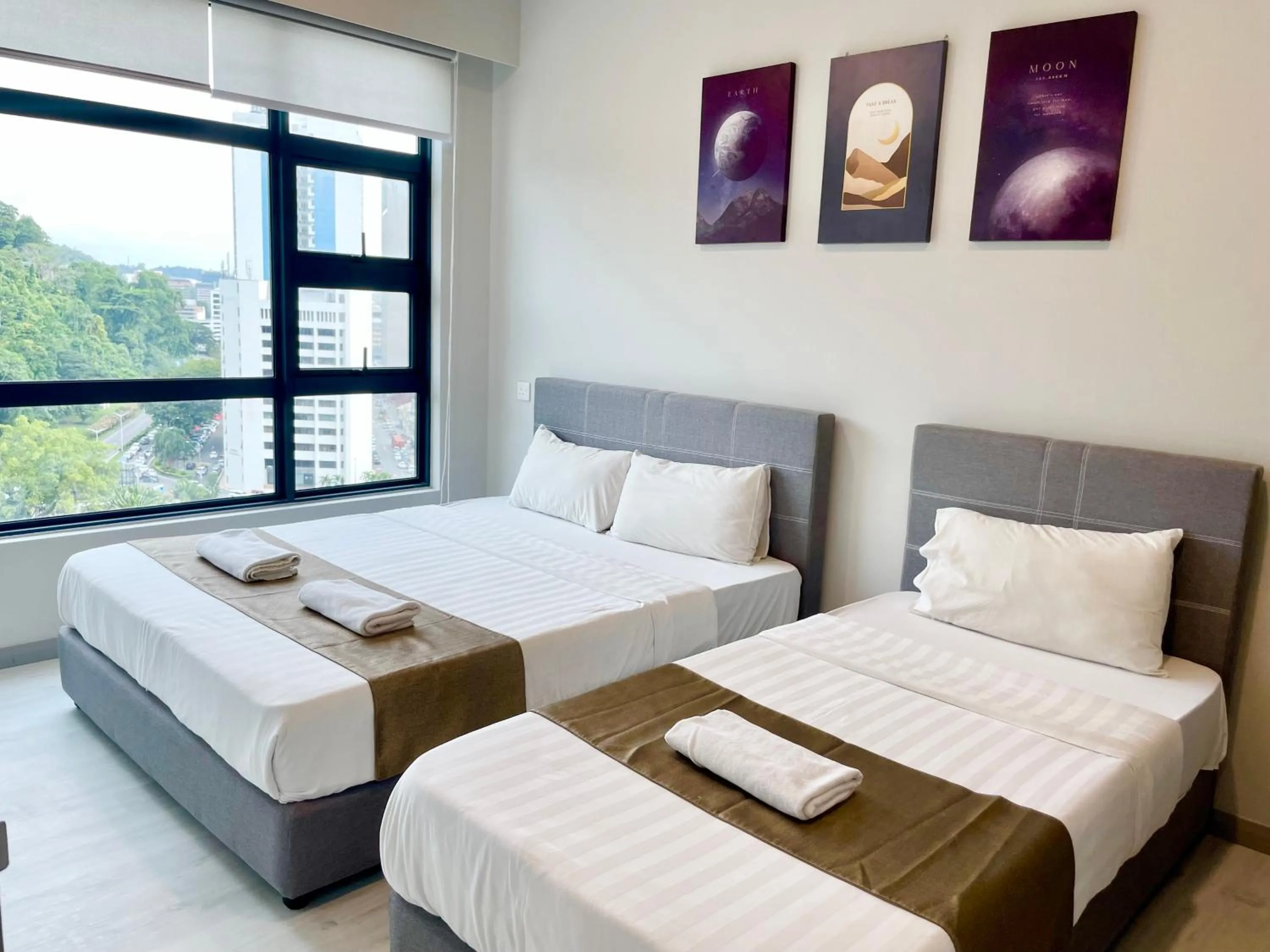 Bed in Sunset Seaview Vacation Condos @ Jesselton Quay