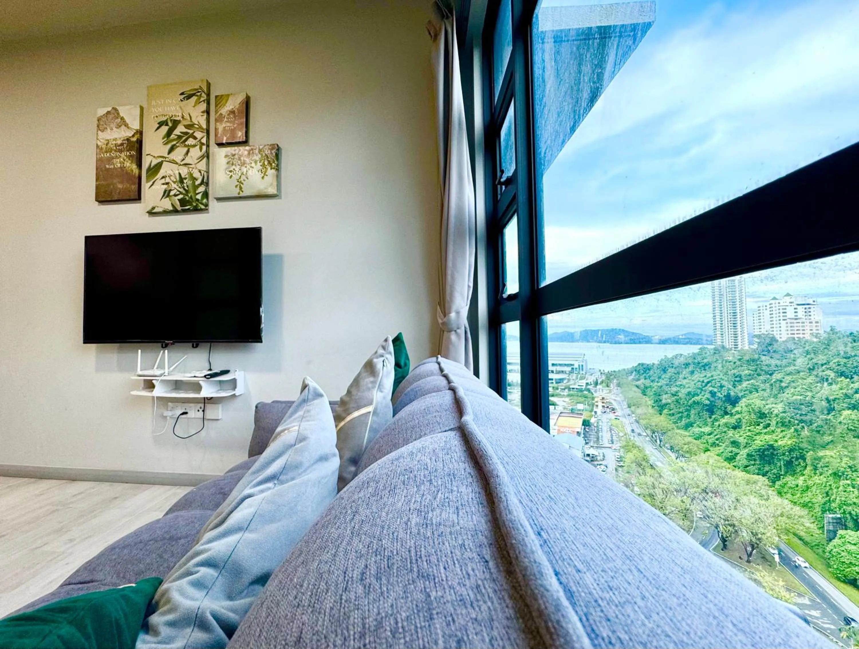 Day in Sunset Seaview Vacation Condos @ Jesselton Quay