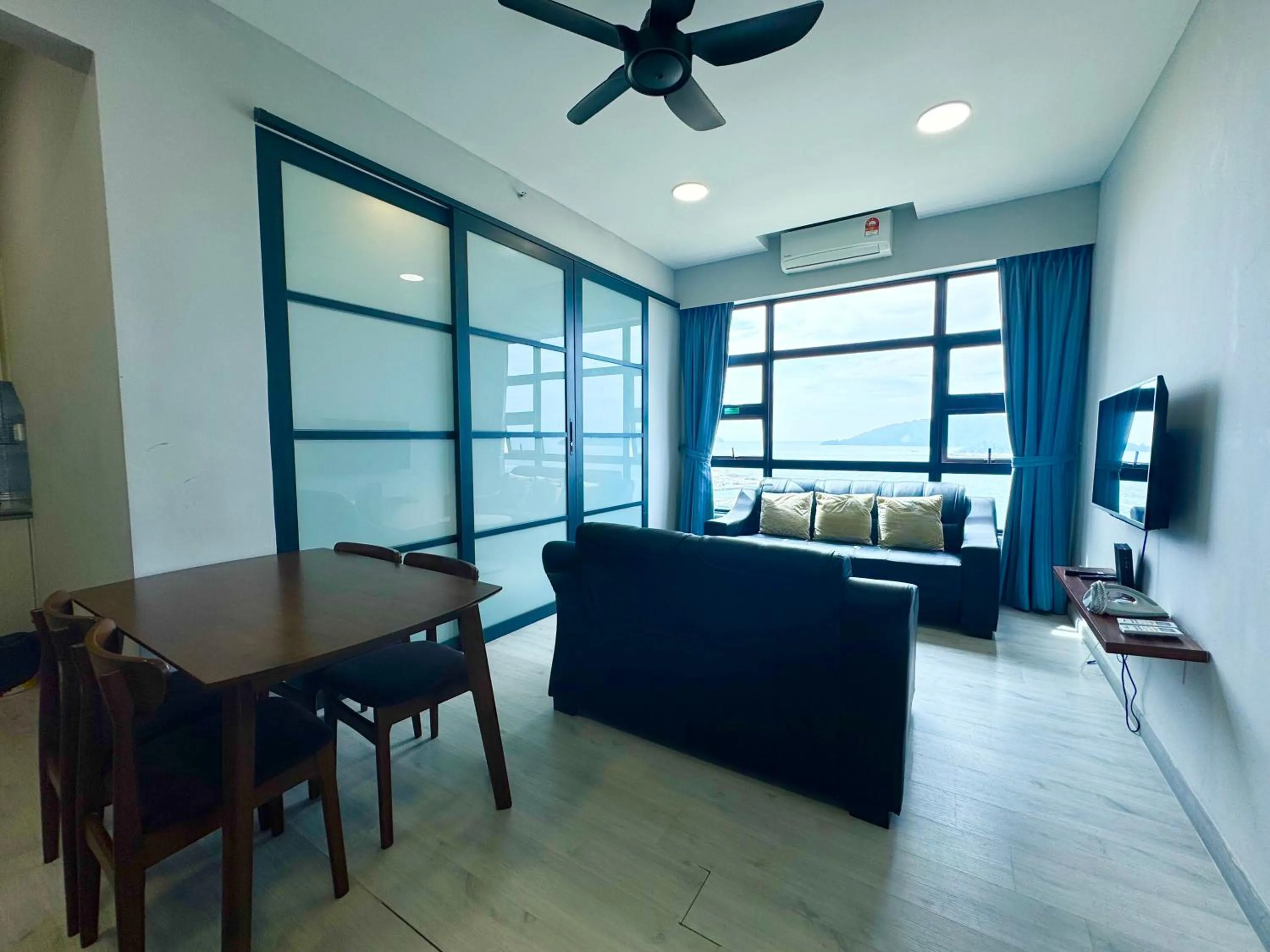 TV and multimedia in Sunset Seaview Vacation Condos @ Jesselton Quay