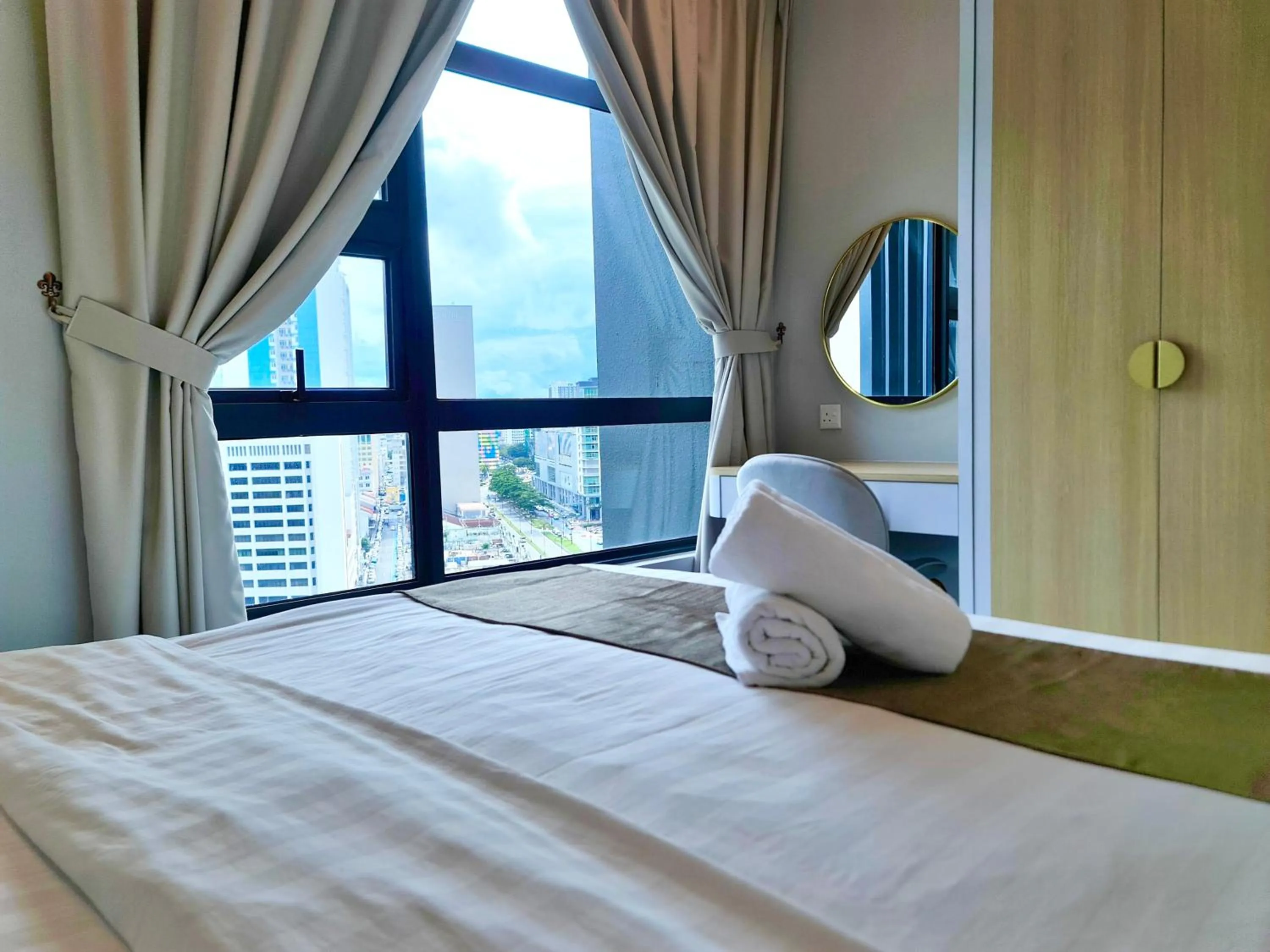 Bed in Sunset Seaview Vacation Condos @ Jesselton Quay