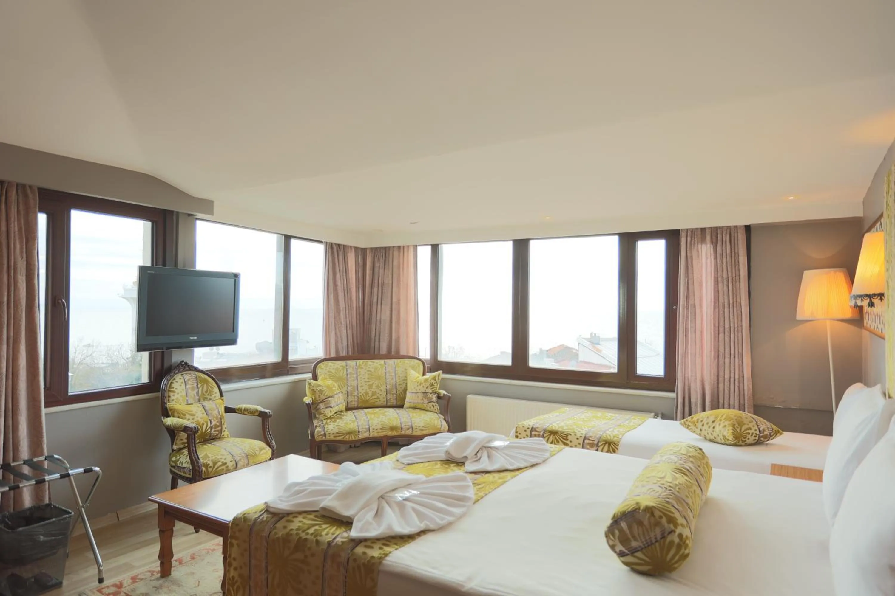 Bed in Hotel Tashkonak Istanbul