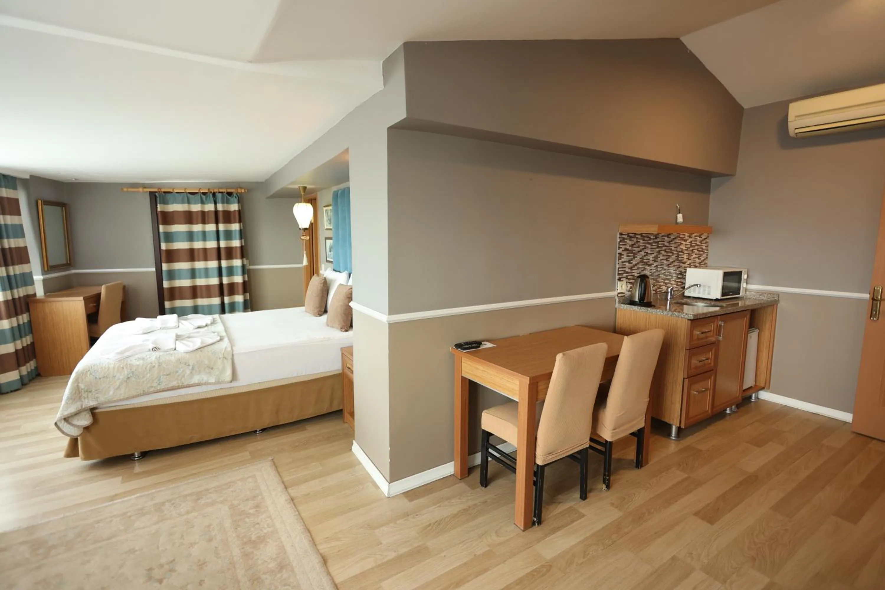 Bed in Hotel Tashkonak Istanbul