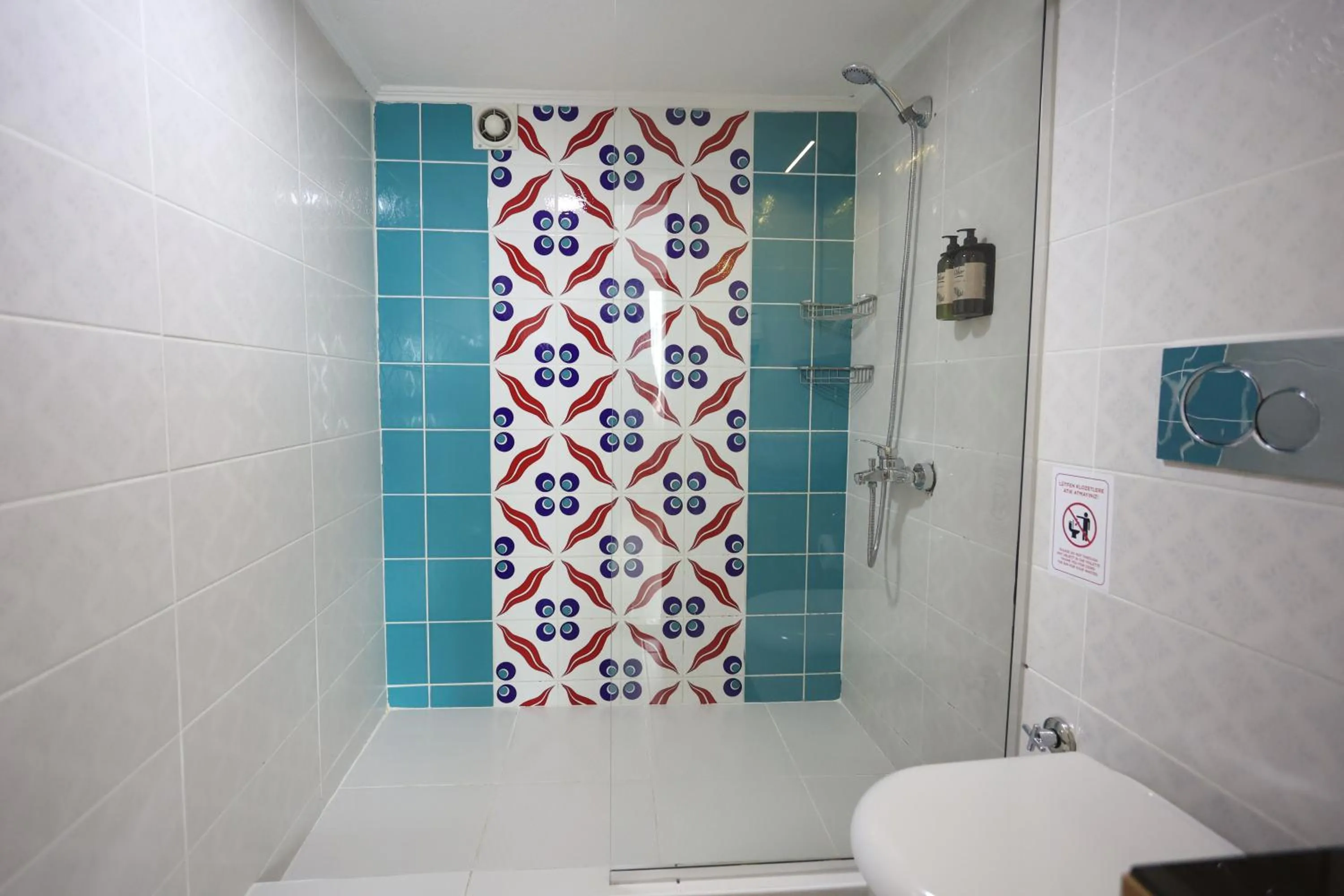 Shower in Hotel Tashkonak Istanbul