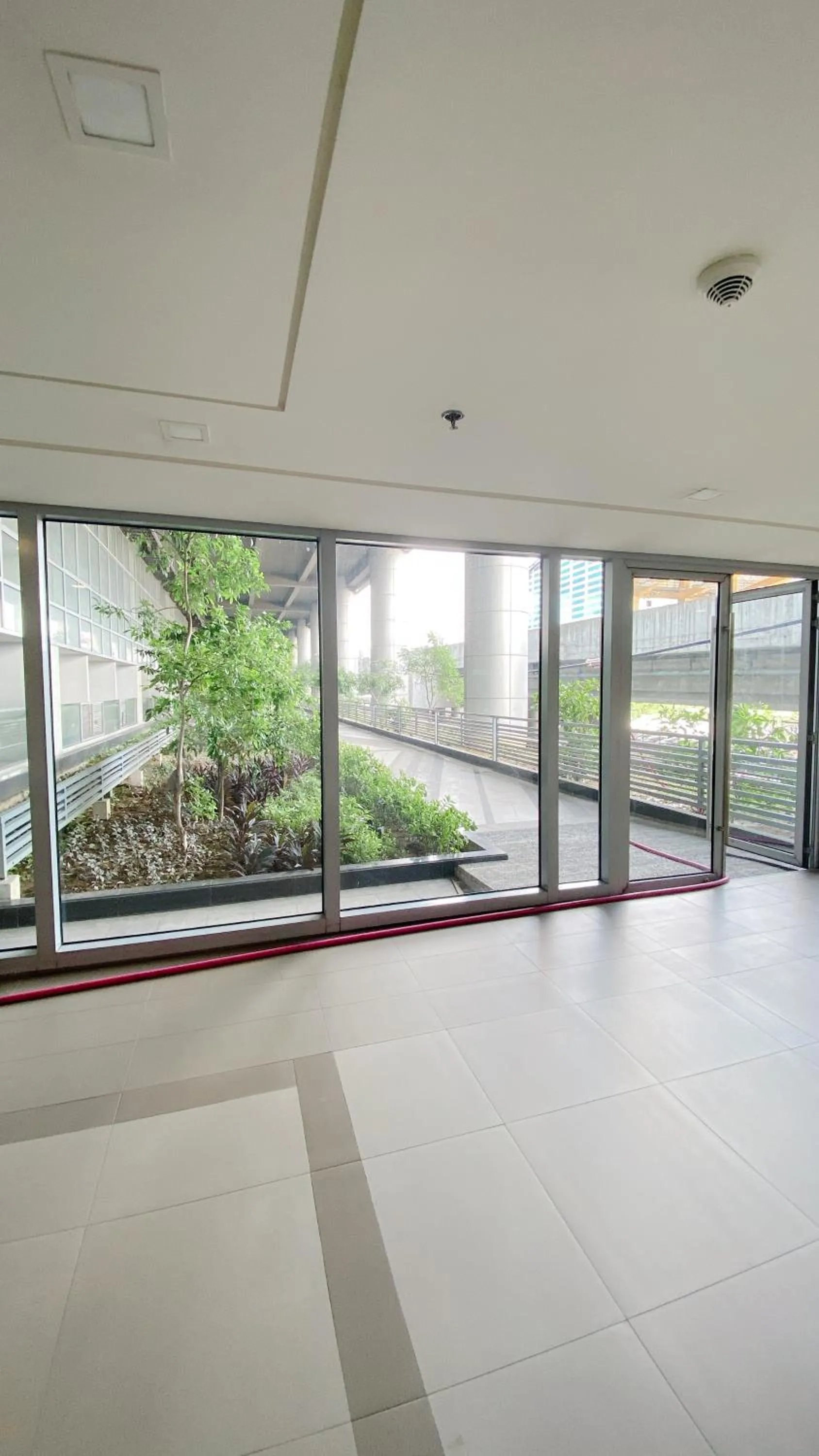 Balcony/Terrace in Cozy and Classy Studio Across Airport Terminal 3
